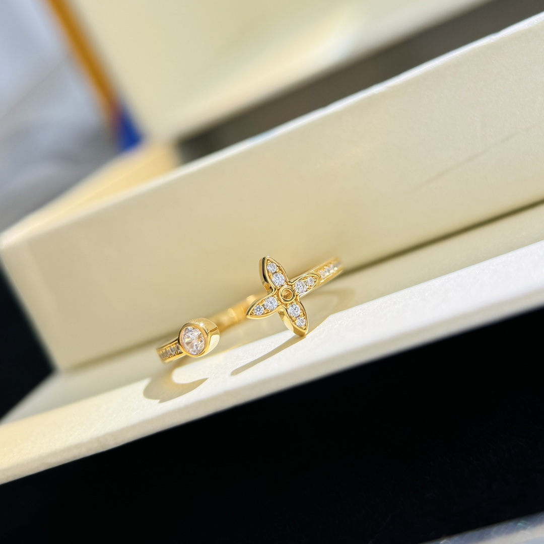 Louis Vuitton Idylle Blossom Single Ring - DopestKickz