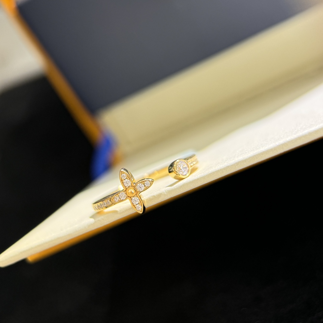 Louis Vuitton Idylle Blossom Single Ring - DopestKickz