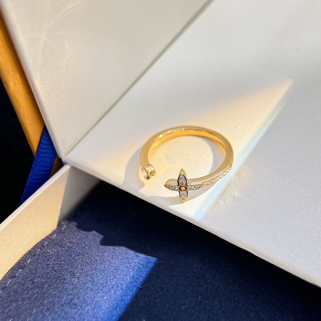 Louis Vuitton Idylle Blossom Single Ring - DopestKickz