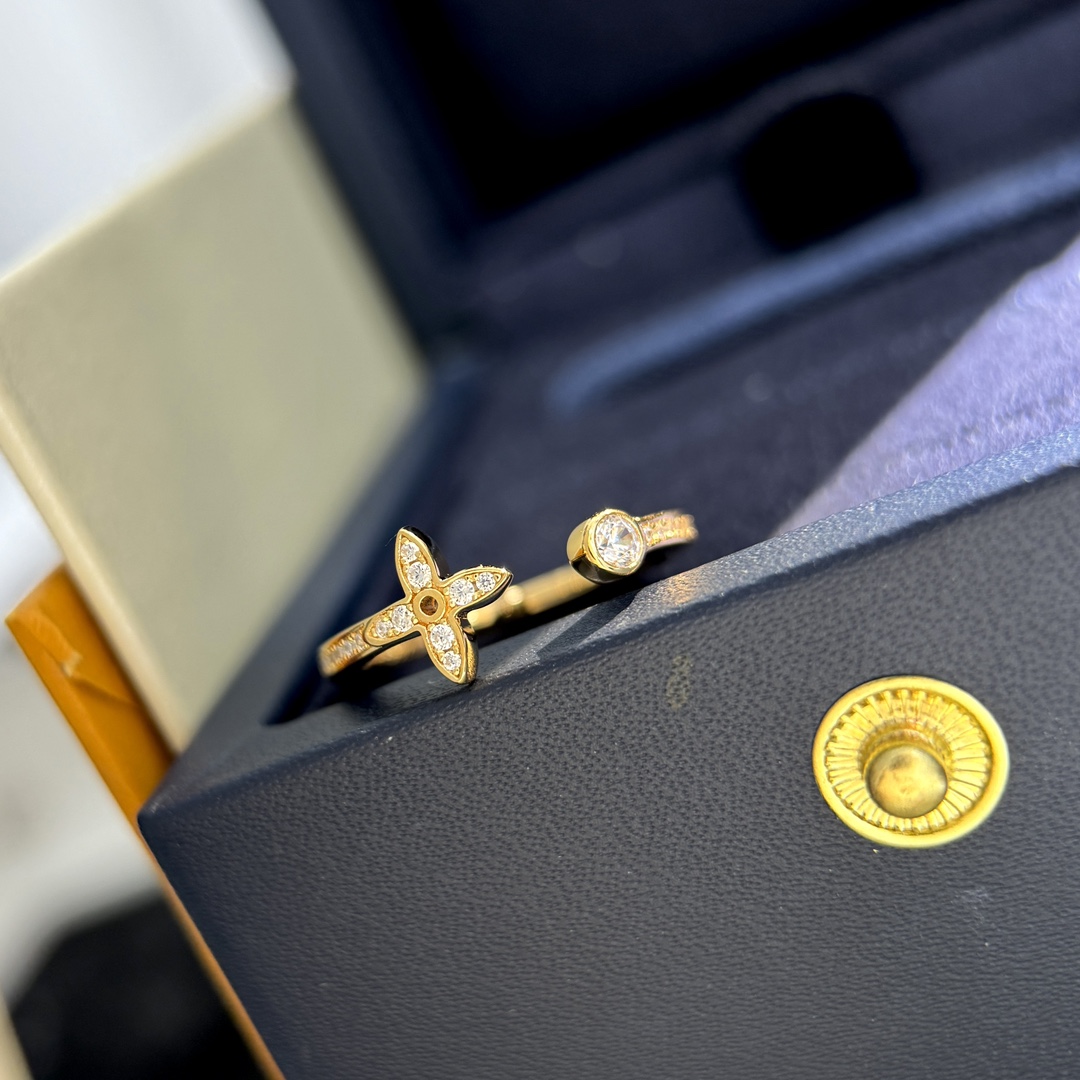 Louis Vuitton Idylle Blossom Single Ring - DopestKickz