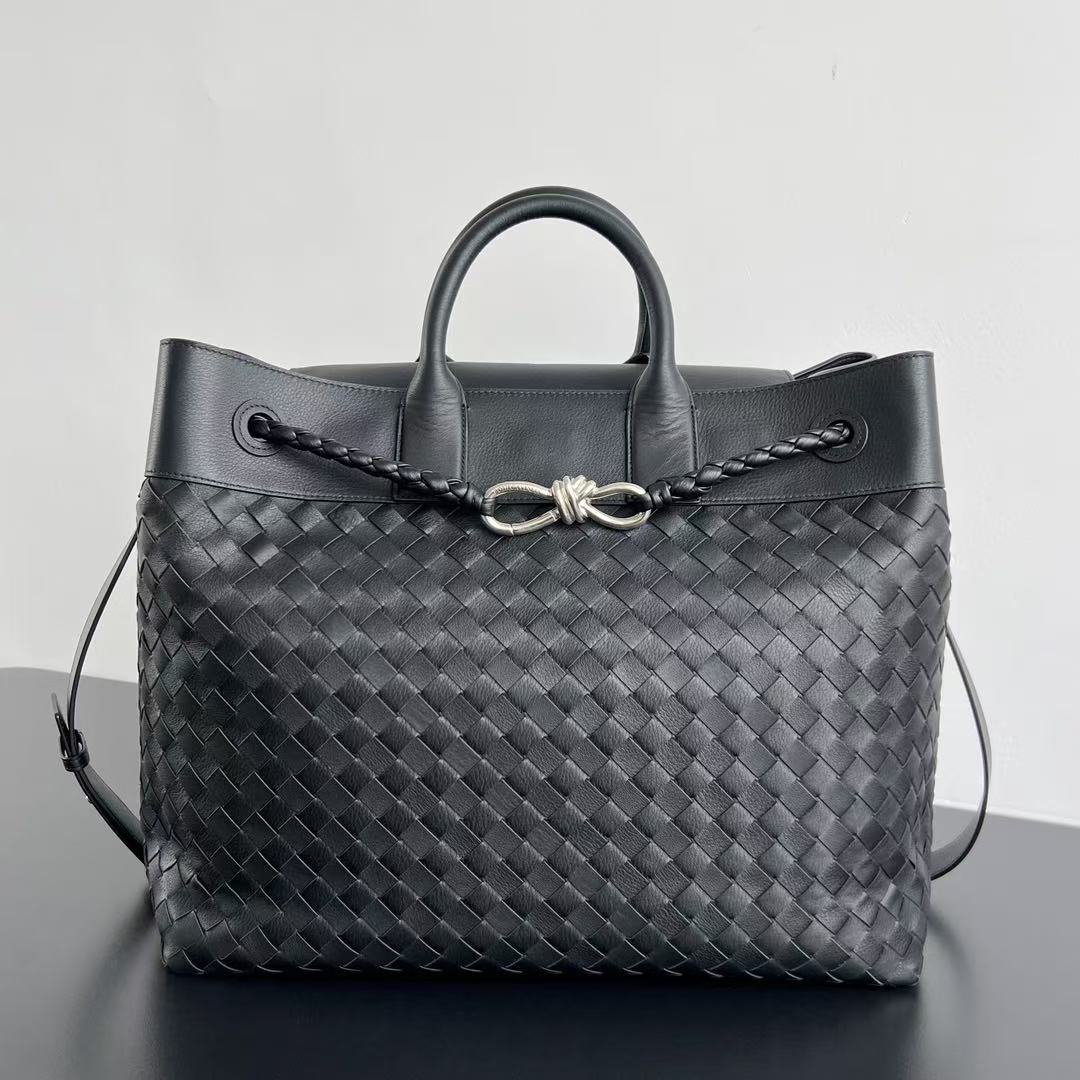 Bottega Veneta Andiamo   43*39*20cm - DopestKickz