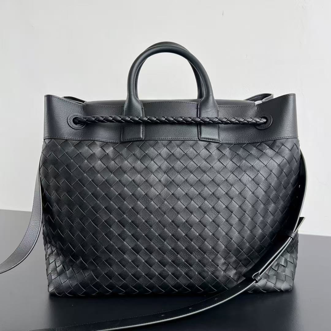 Bottega Veneta Andiamo   43*39*20cm - DopestKickz