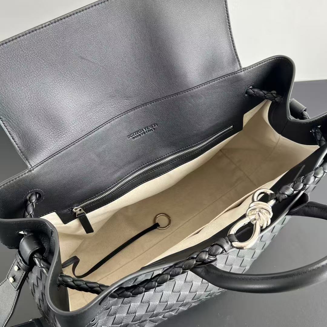 Bottega Veneta Andiamo   43*39*20cm - DopestKickz