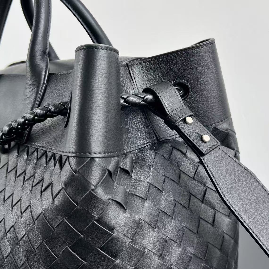 Bottega Veneta Andiamo   43*39*20cm - DopestKickz