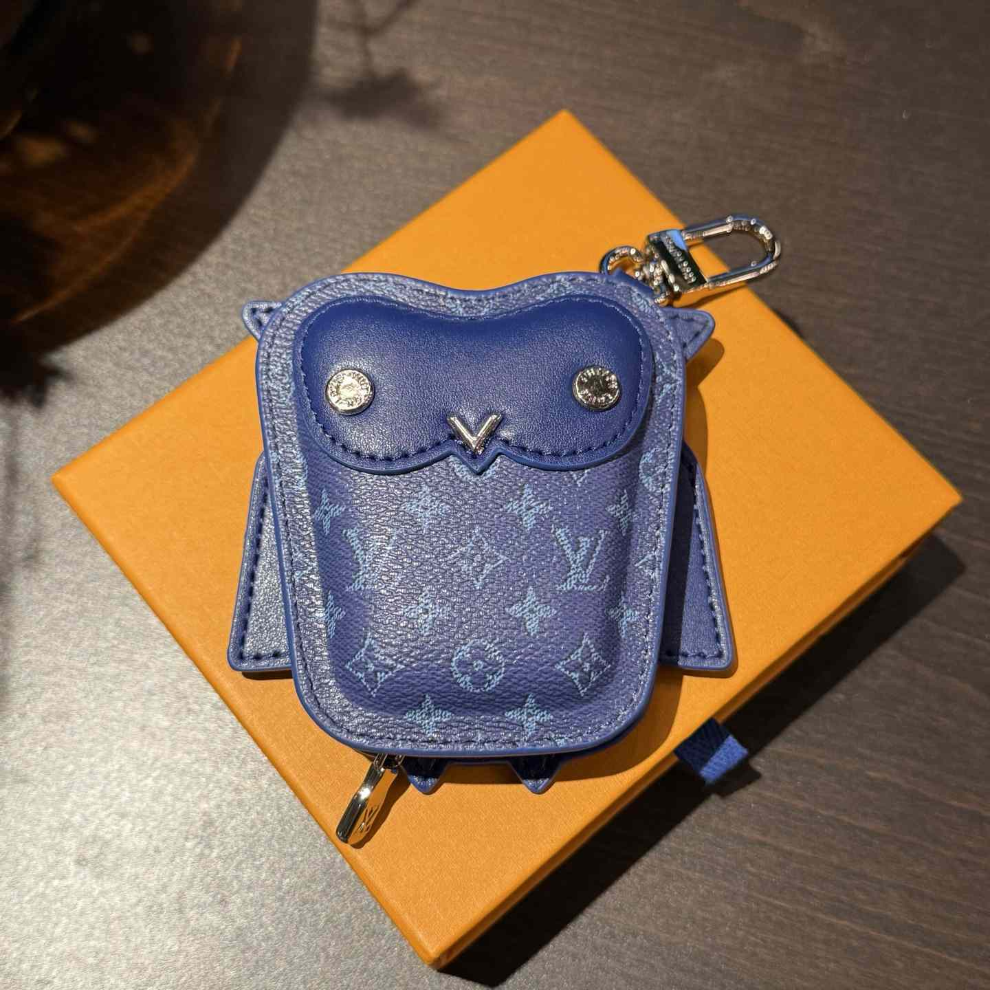 Louis Vuitton LV Owl Bag Charm S00 - DopestKickz