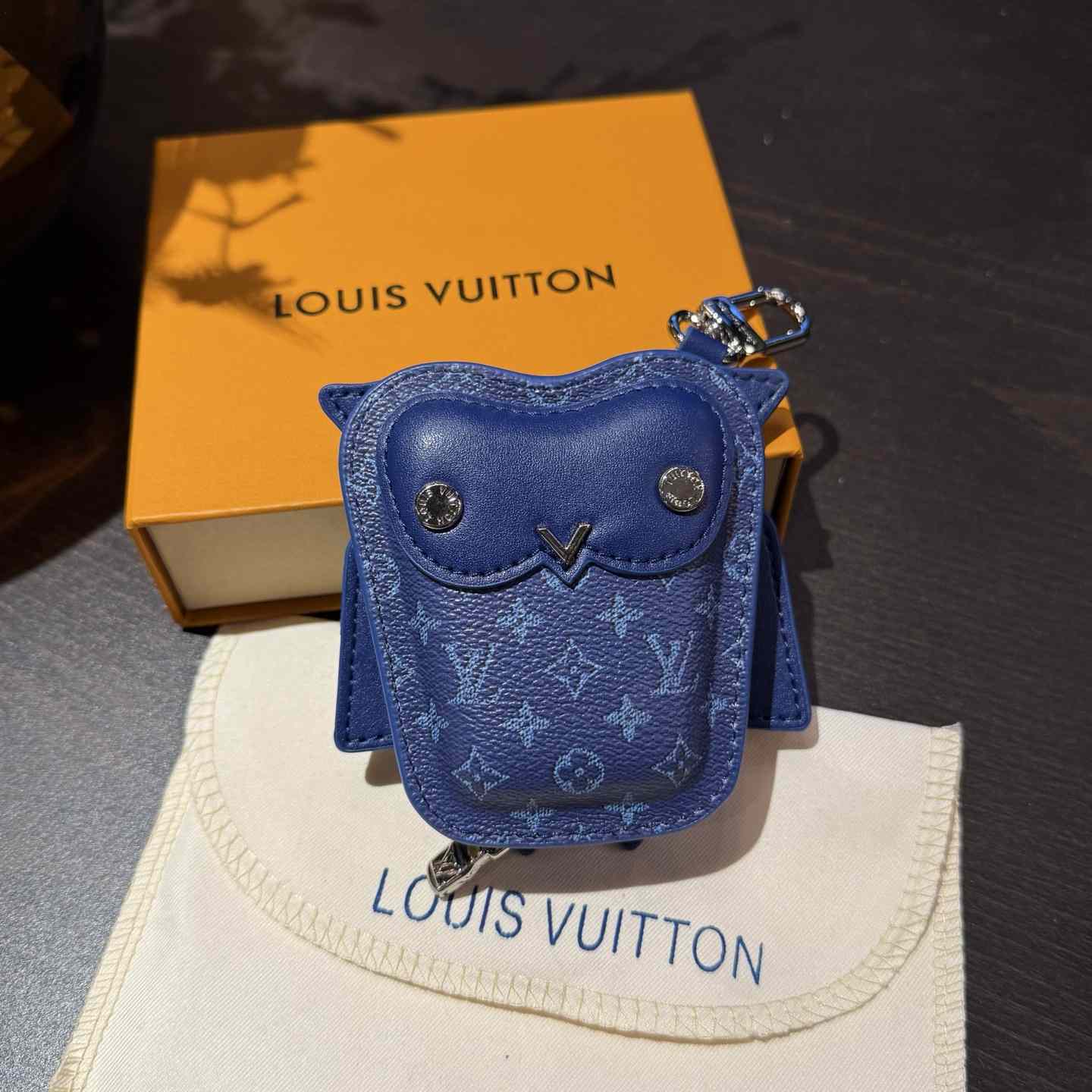 Louis Vuitton LV Owl Bag Charm S00 - DopestKickz
