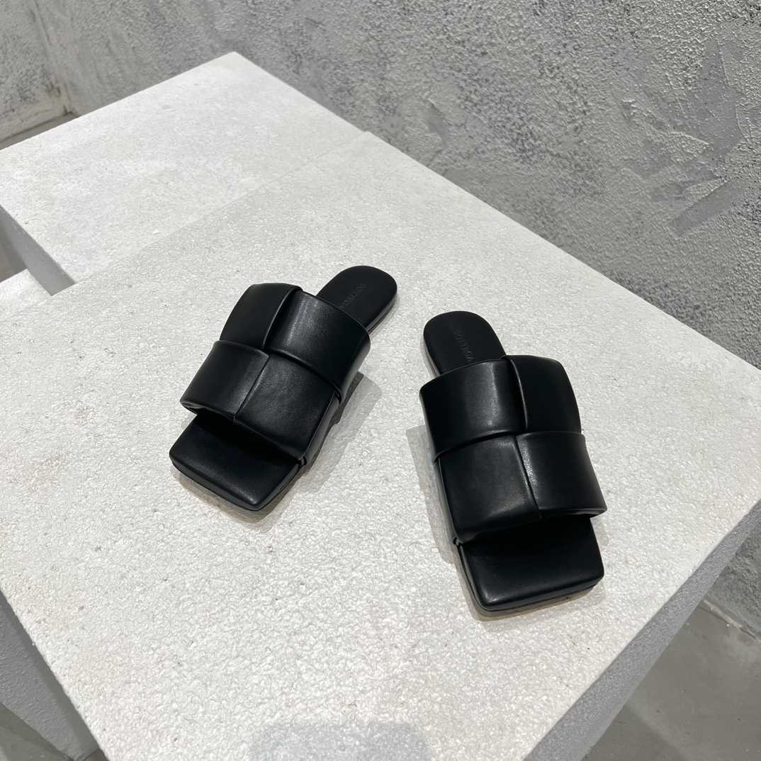 Bottega Veneta Flat Mule Sandals - DopestKickz