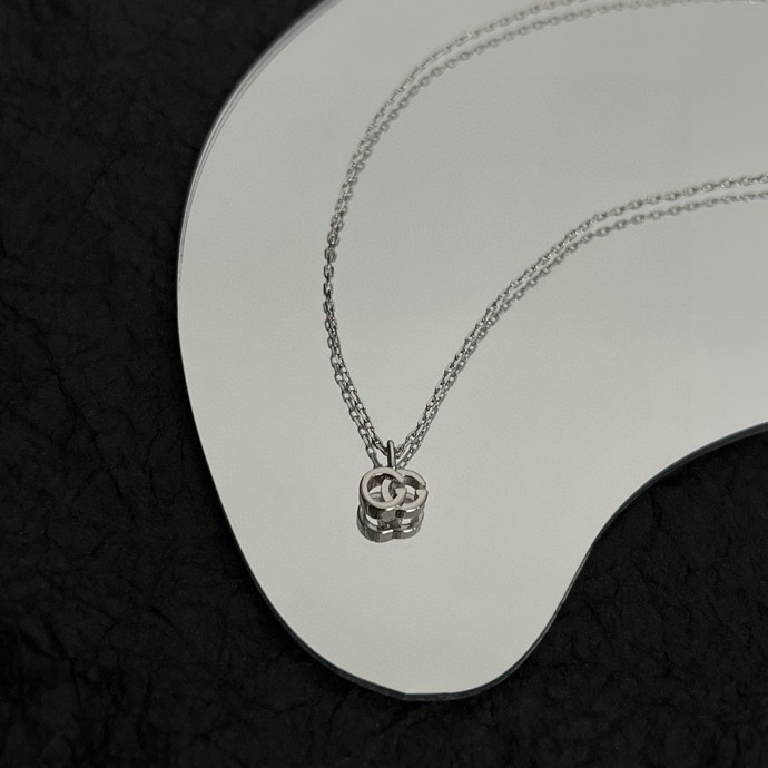 Gucci GG Marmont Pendant Necklace - DopestKickz