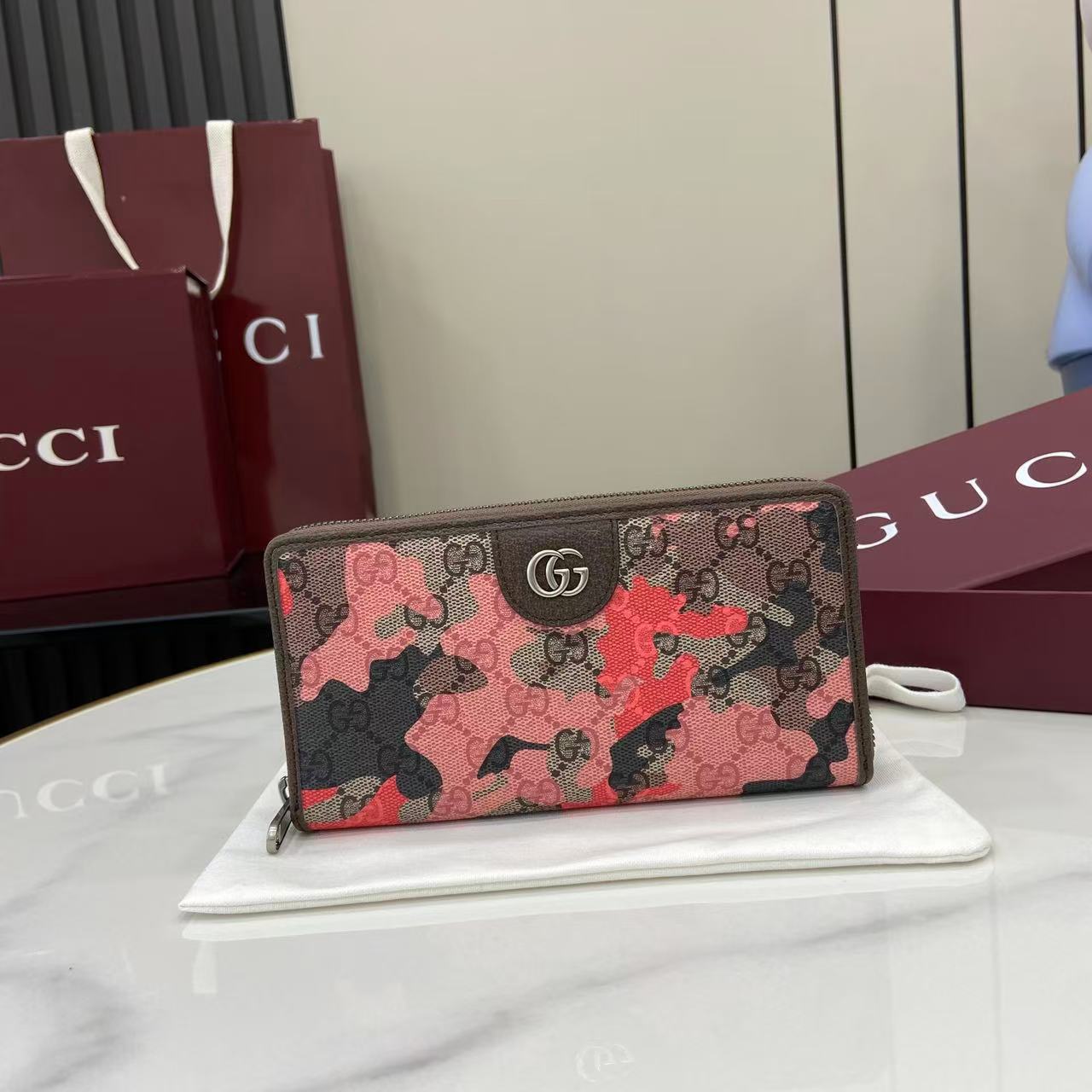 Gucci GG zip-around Wallet - DopestKickz