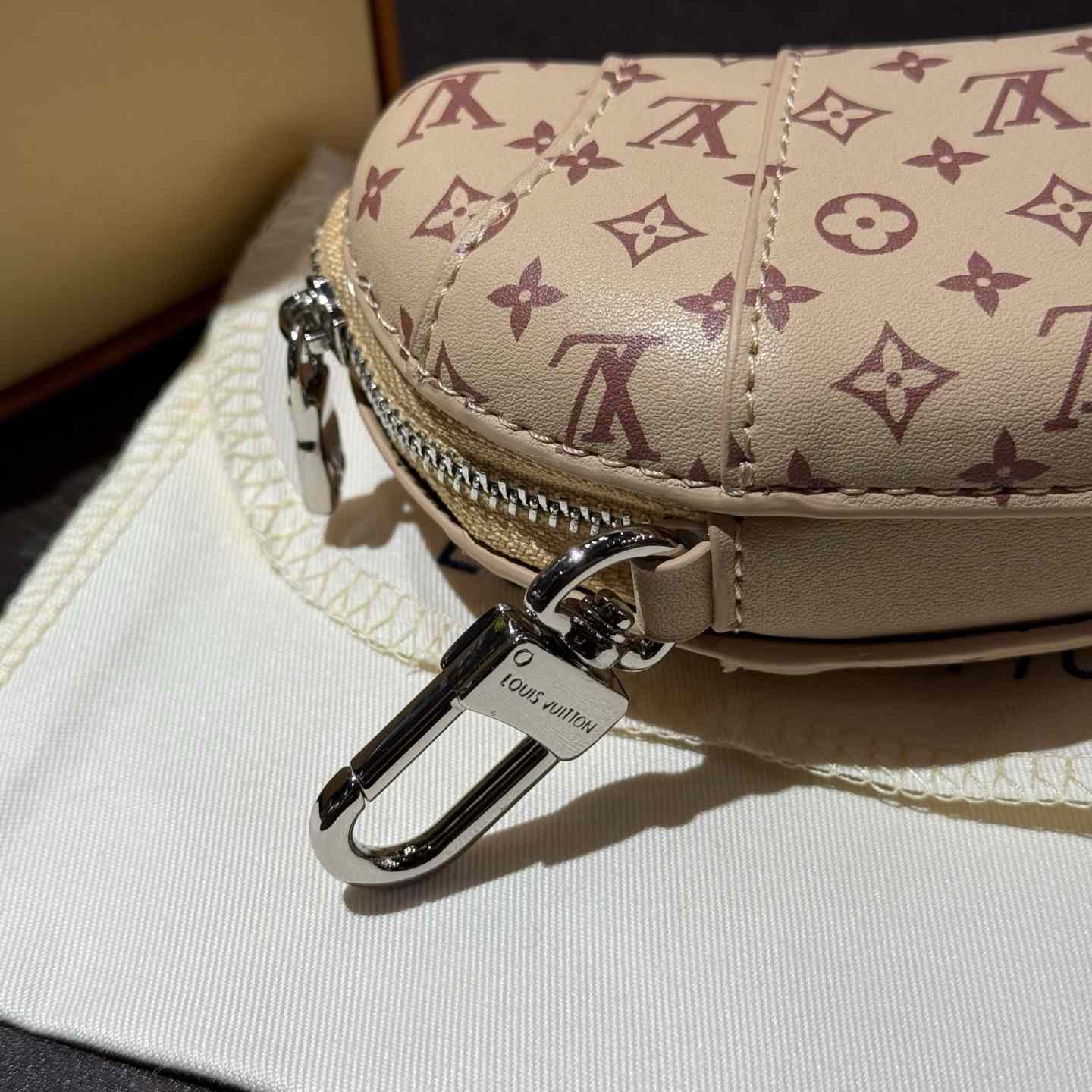 Louis Vuitton LV Croissant Bag Charm    M01858 - DopestKickz