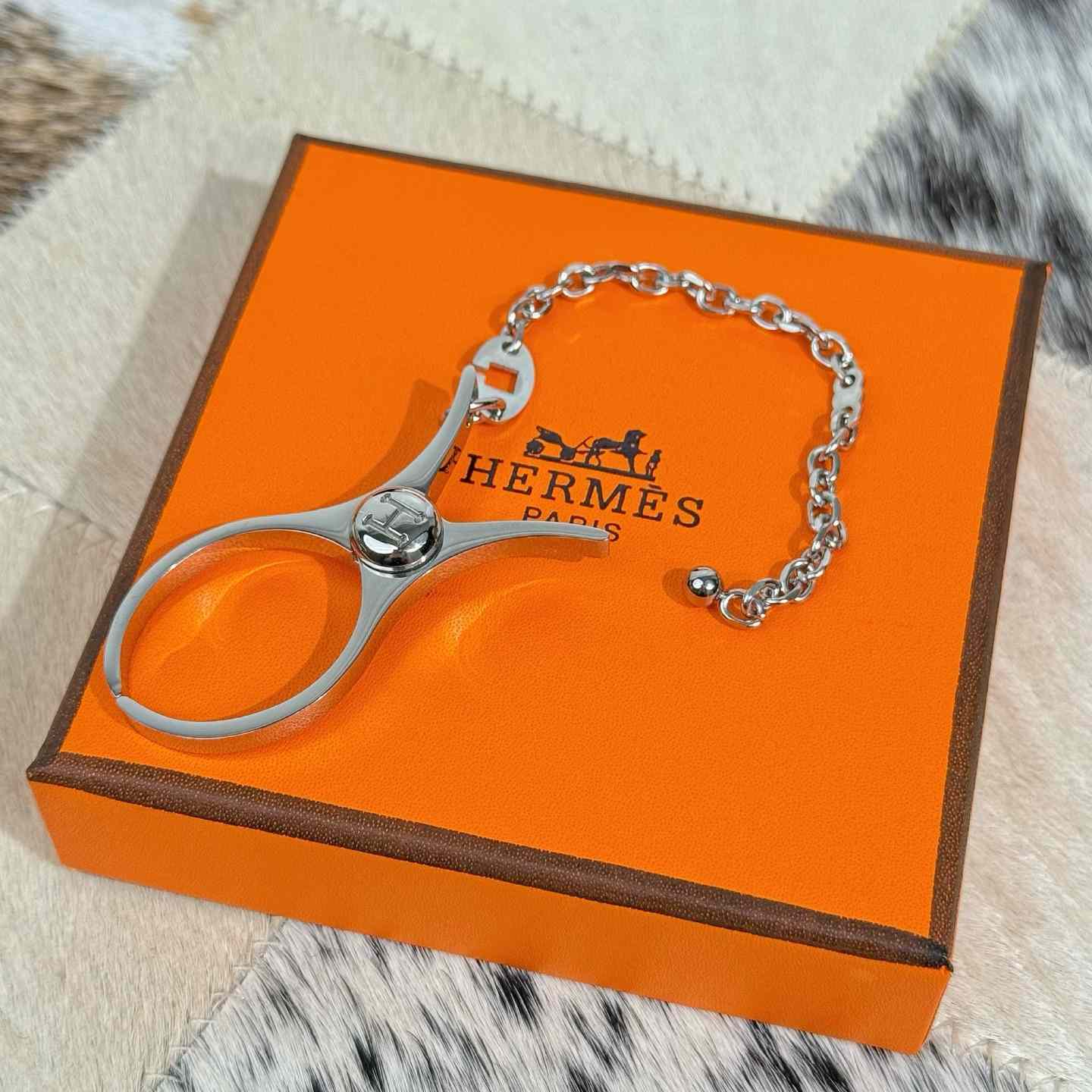 Hermès Filou Glove Clip - DopestKickz