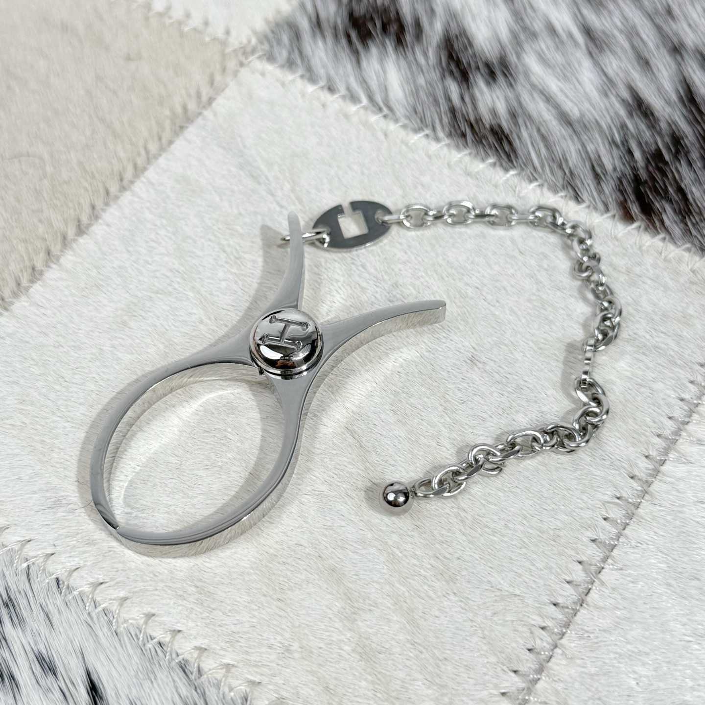 Hermès Filou Glove Clip - DopestKickz