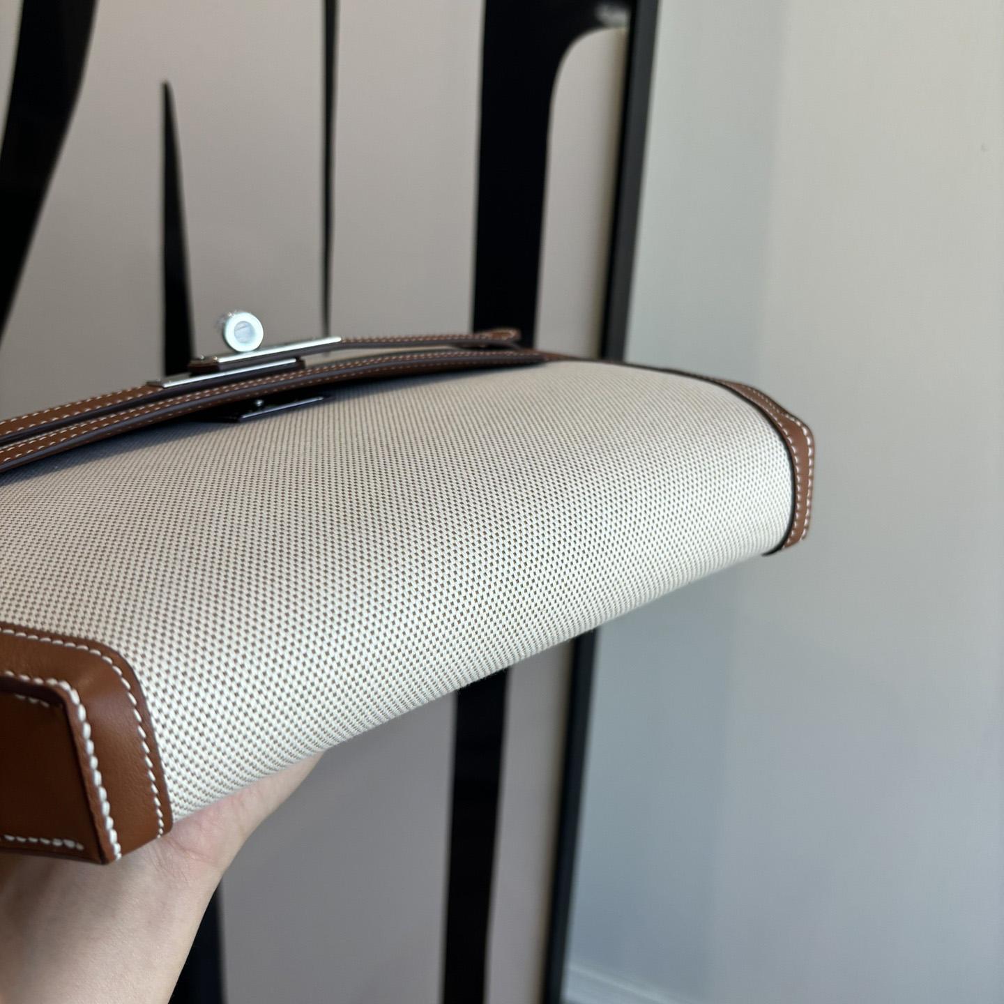 Hermes Kelly Depeches 25 Pouch - DopestKickz