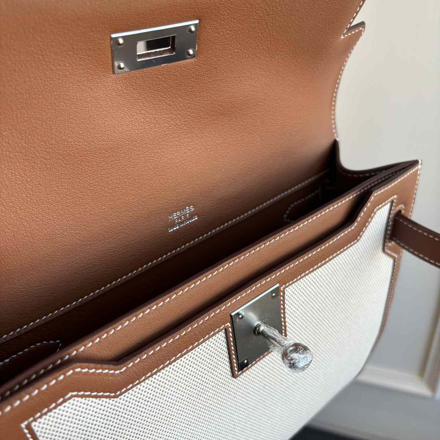 Hermes Kelly Depeches 25 Pouch - DopestKickz