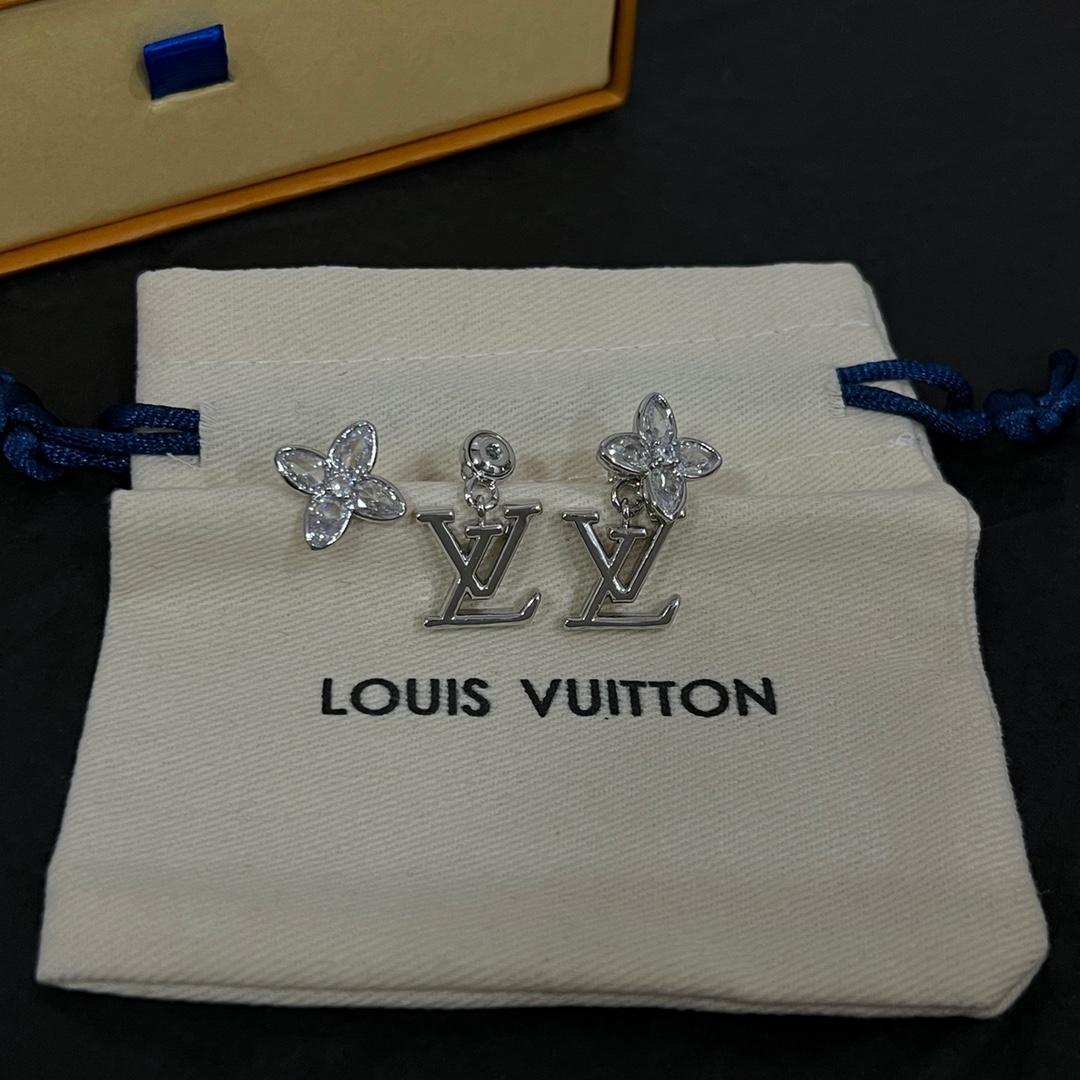 Louis Vuitton Earrings  - DopestKickz
