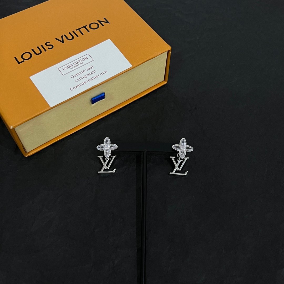 Louis Vuitton Earrings  - DopestKickz