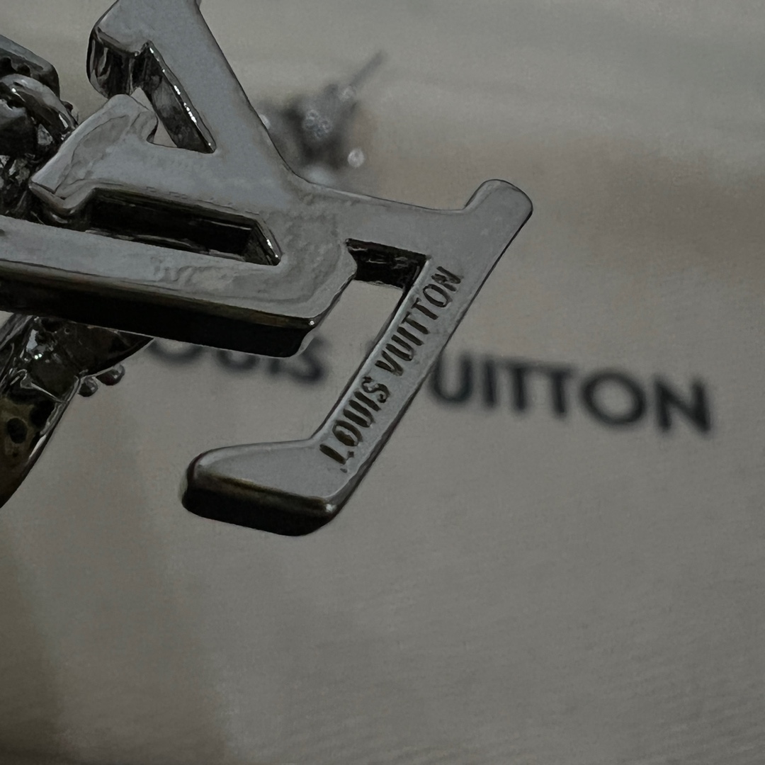 Louis Vuitton Earrings  - DopestKickz