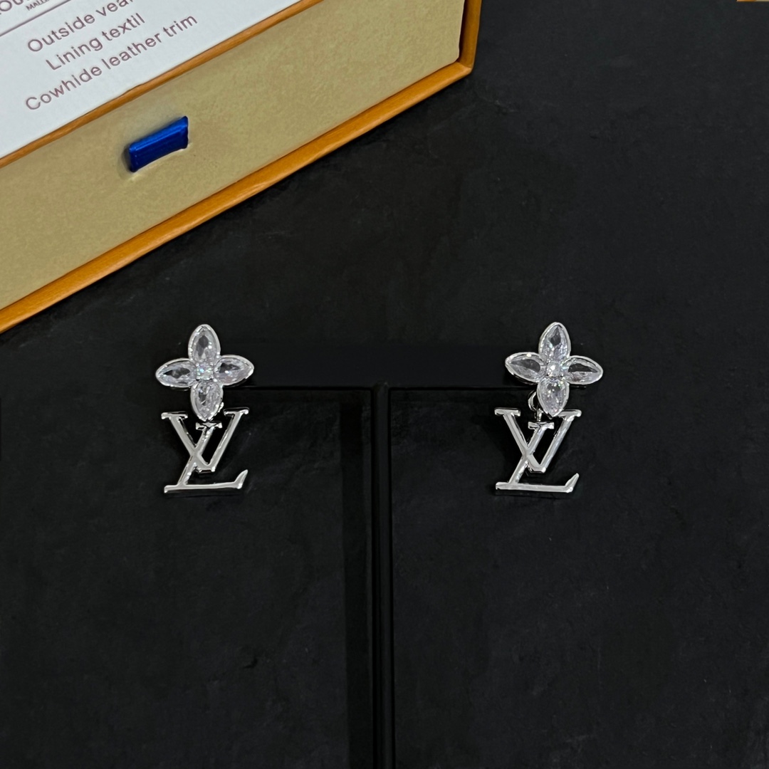 Louis Vuitton Earrings  - DopestKickz