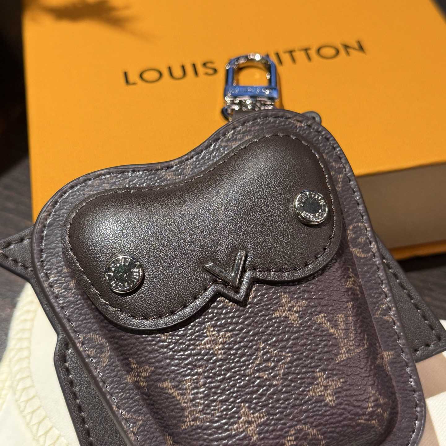 Louis Vuitton LV Owl Bag Charm S00 - DopestKickz