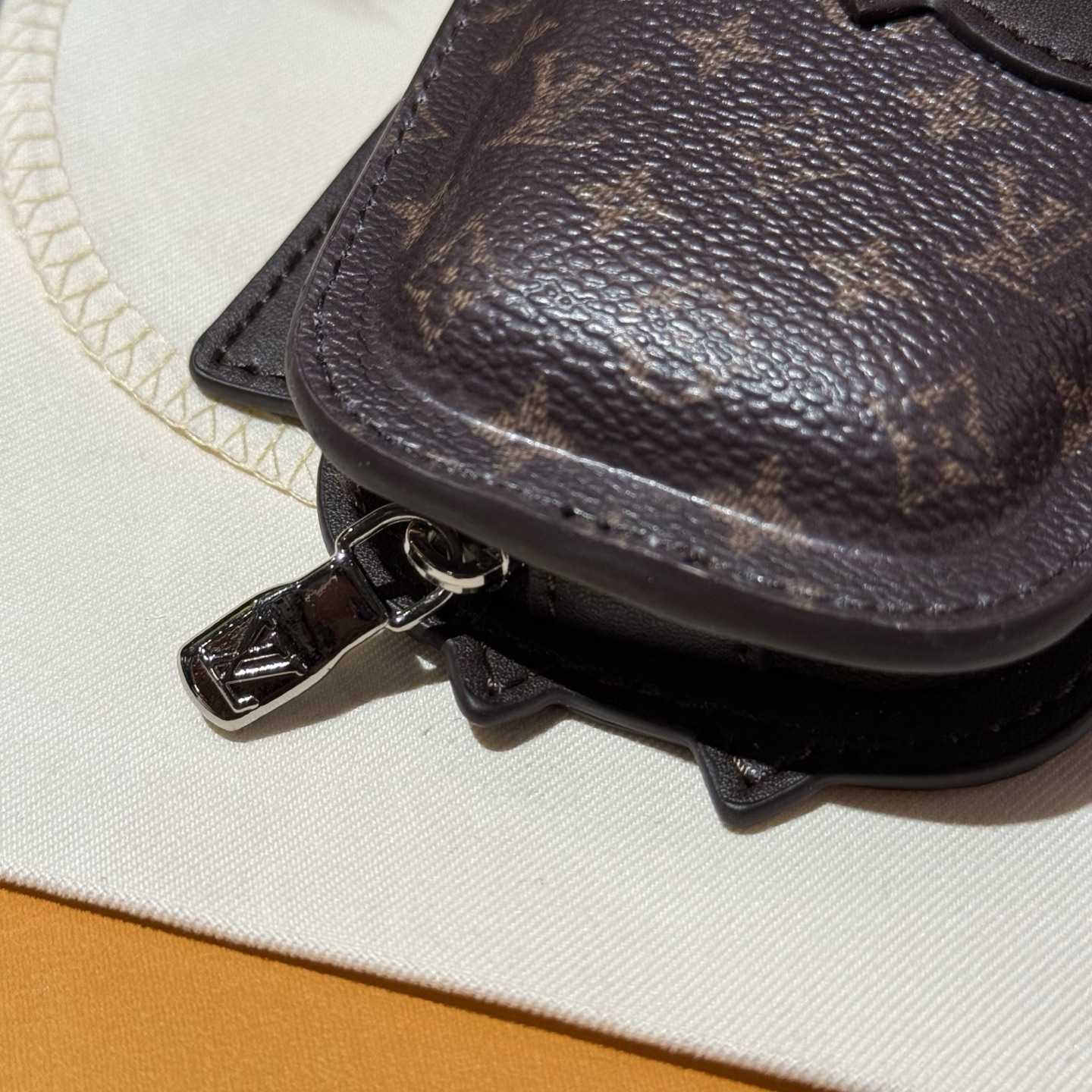 Louis Vuitton LV Owl Bag Charm S00 - DopestKickz