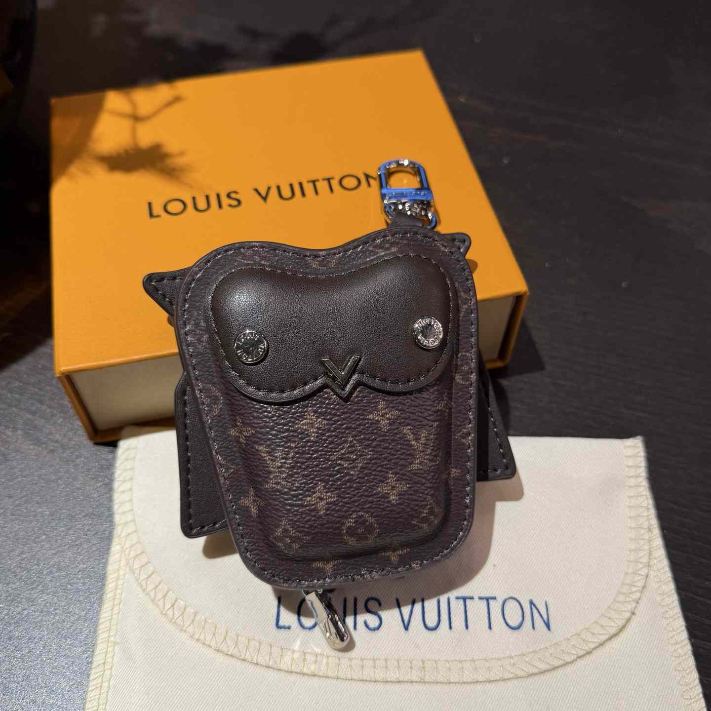 Louis Vuitton LV Owl Bag Charm S00 - DopestKickz