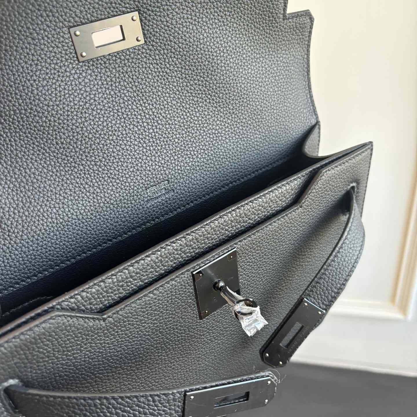 Hermes Kelly Depeches 25 Pouch - DopestKickz