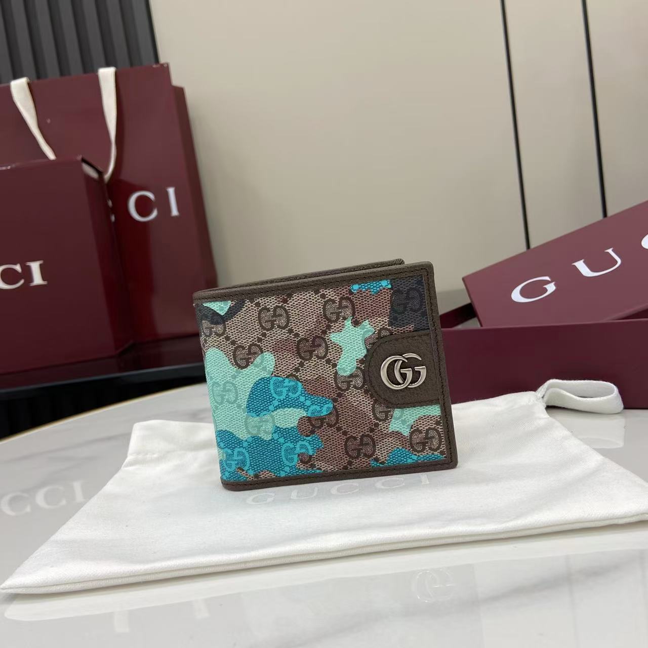Gucci GG Bi-fold Wallet - DopestKickz