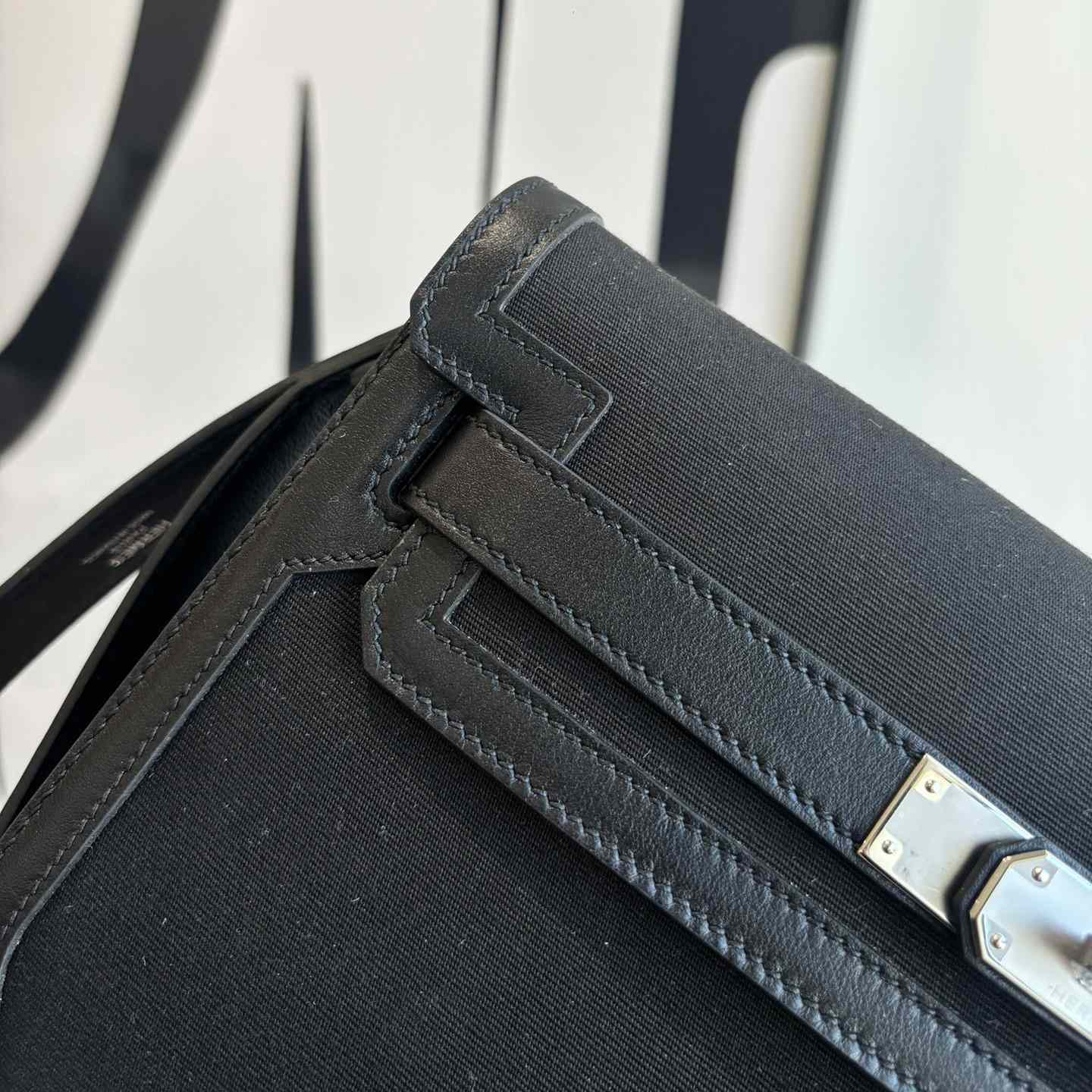 Hermes Kelly Depeches 25 Pouch - DopestKickz