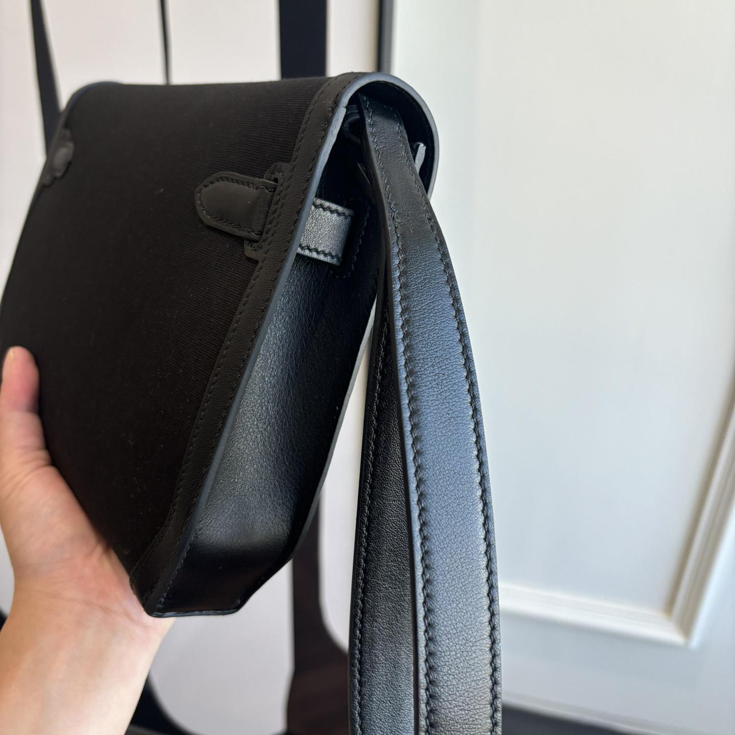 Hermes Kelly Depeches 25 Pouch - DopestKickz