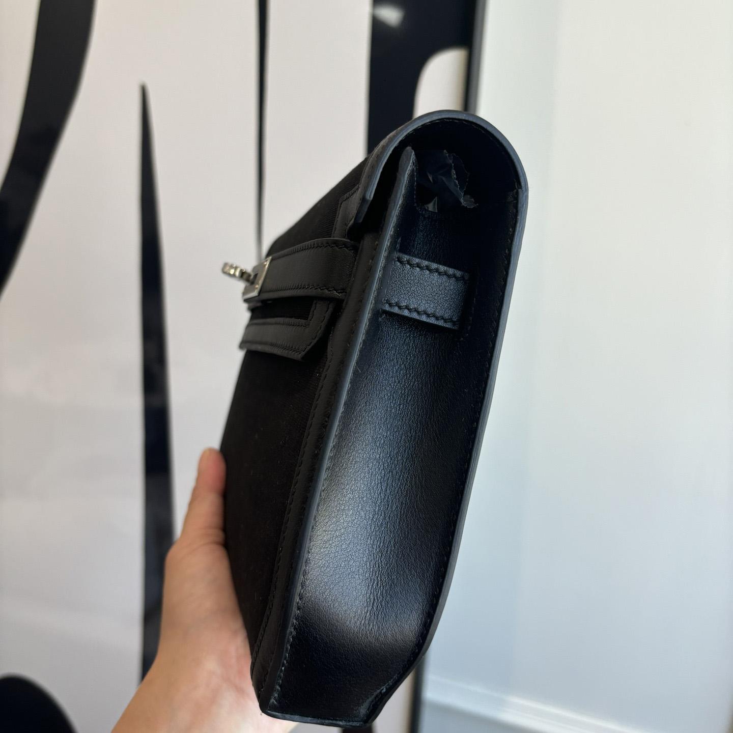 Hermes Kelly Depeches 25 Pouch - DopestKickz