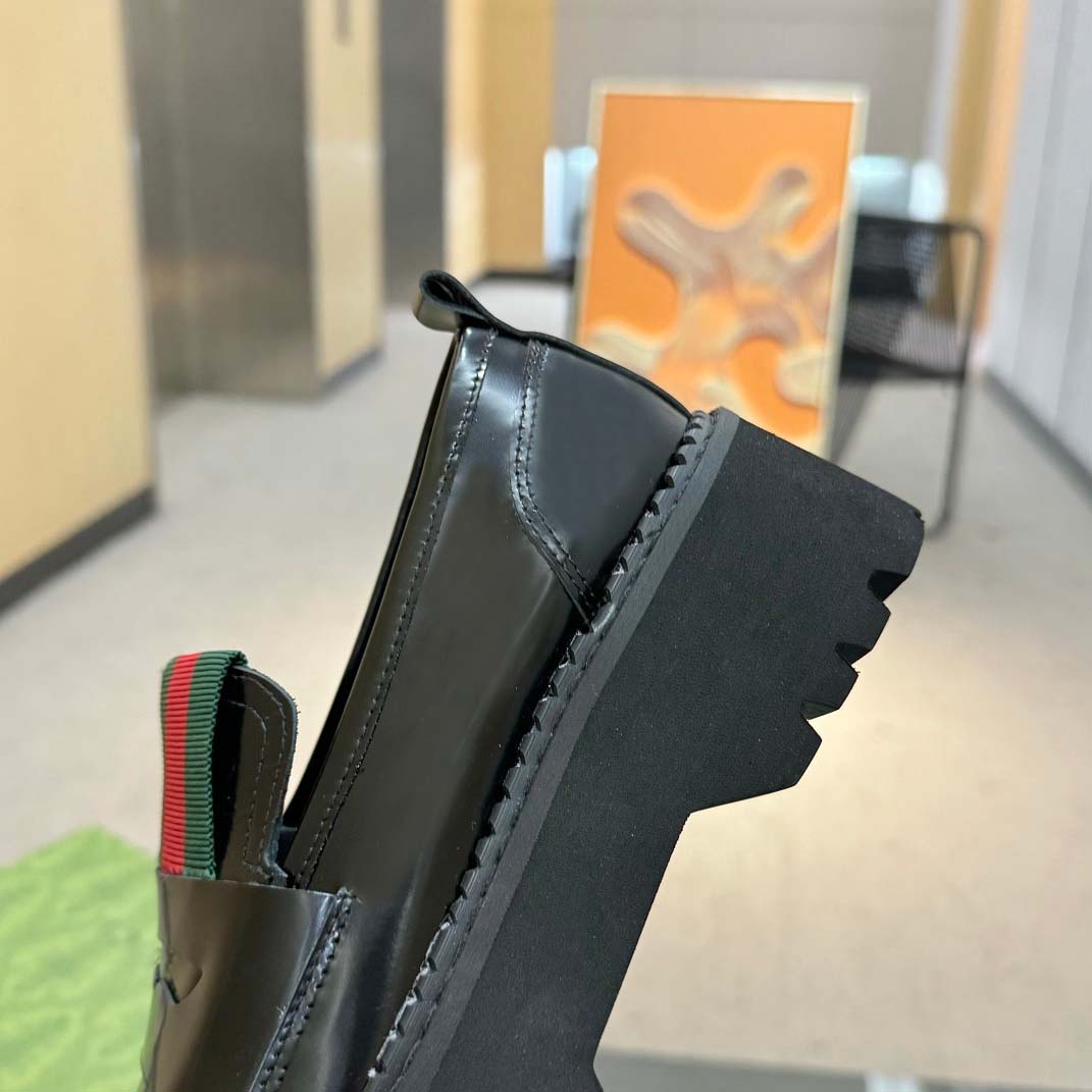 Gucci Women's Leather Loafers - DopestKickz