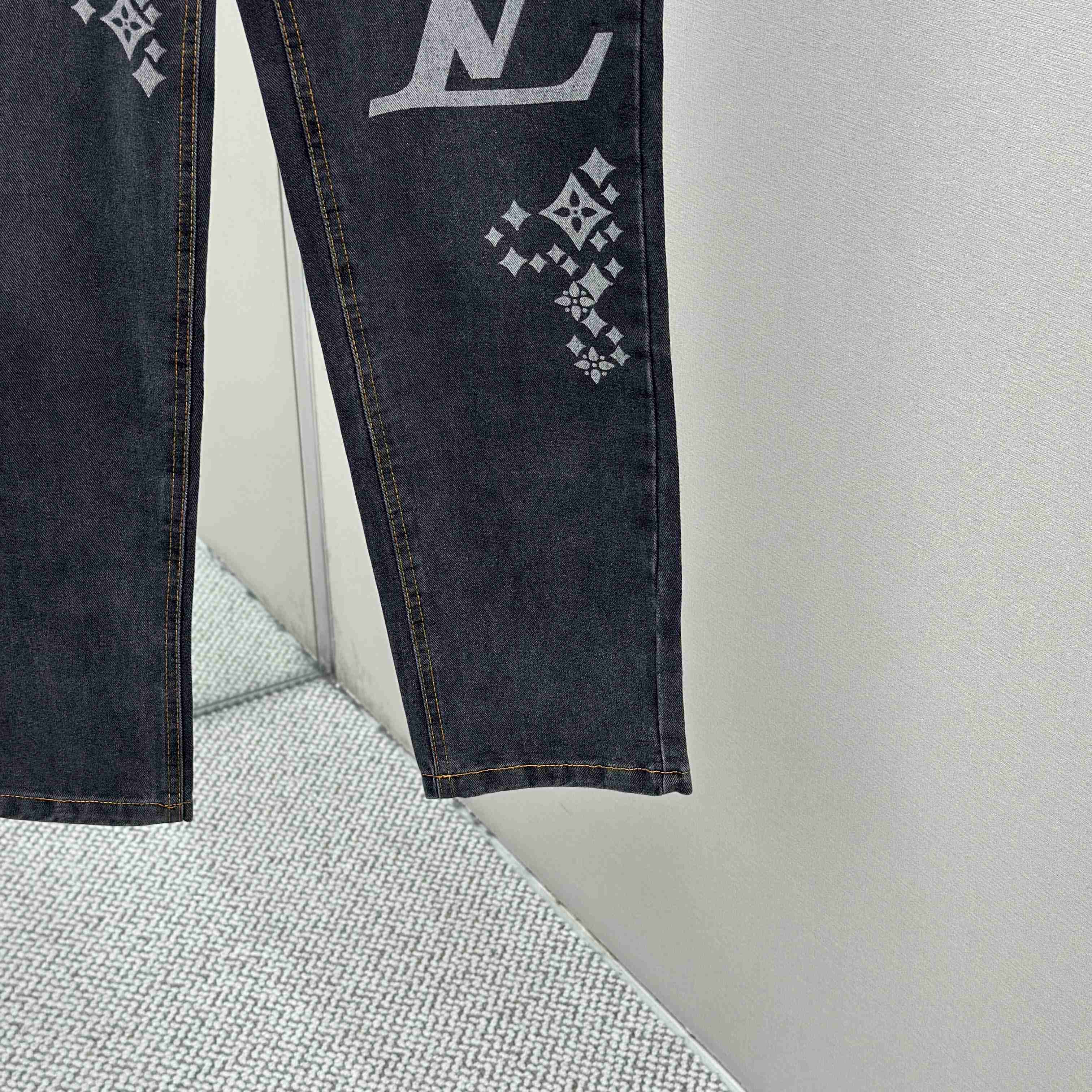 Louis Vuitton Jeans - DopestKickz
