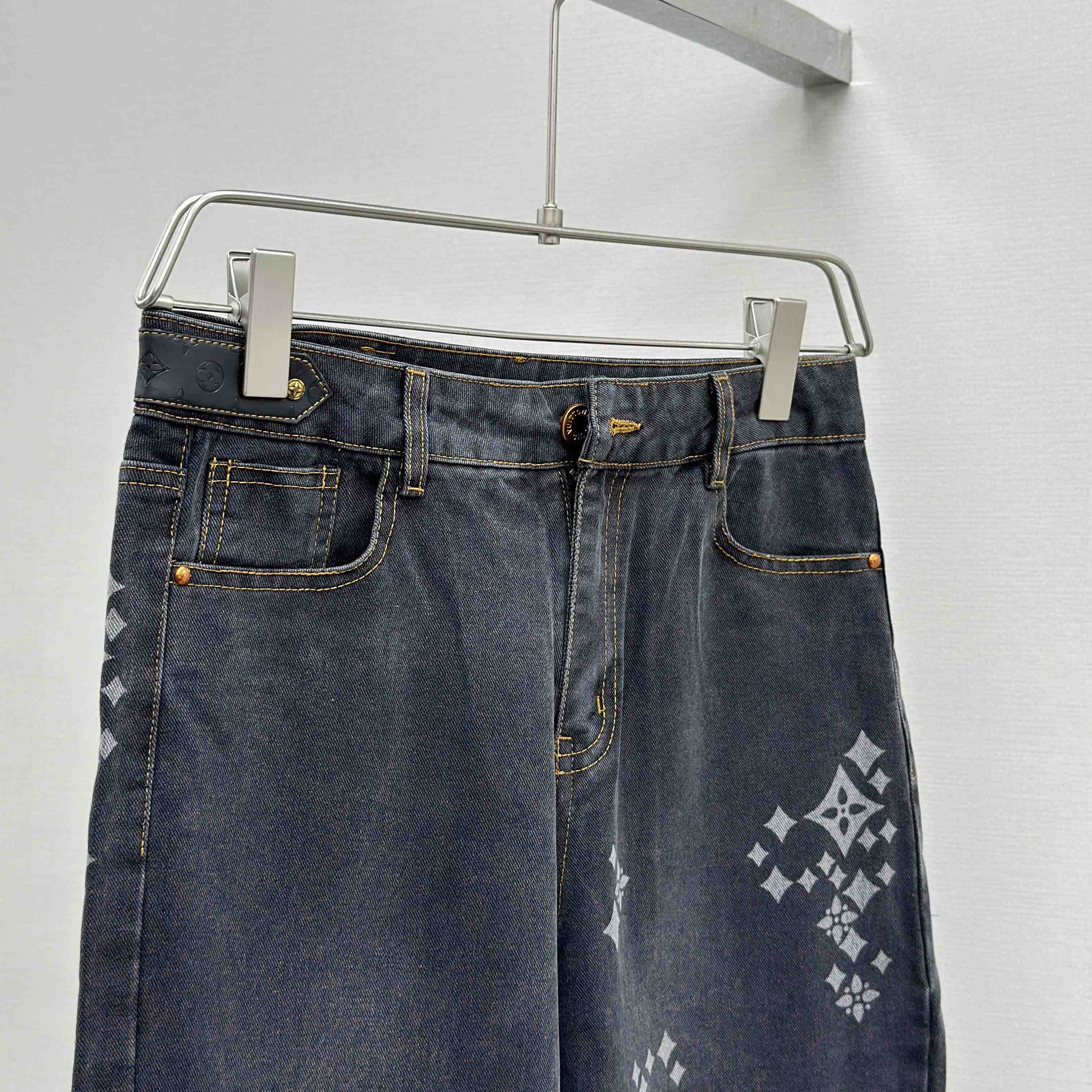 Louis Vuitton Jeans - DopestKickz