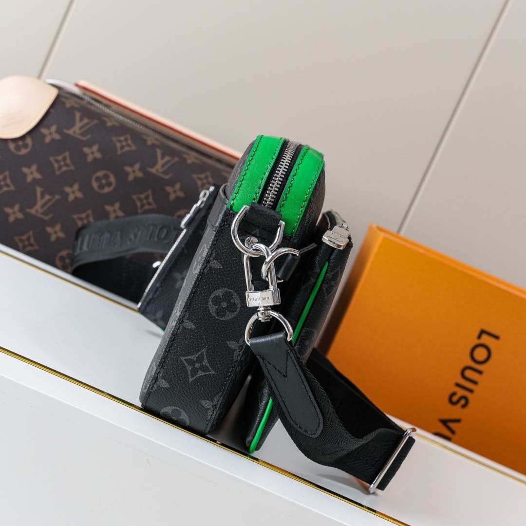 Louis Vuitton Trio Messenger bag  M26052 - DopestKickz