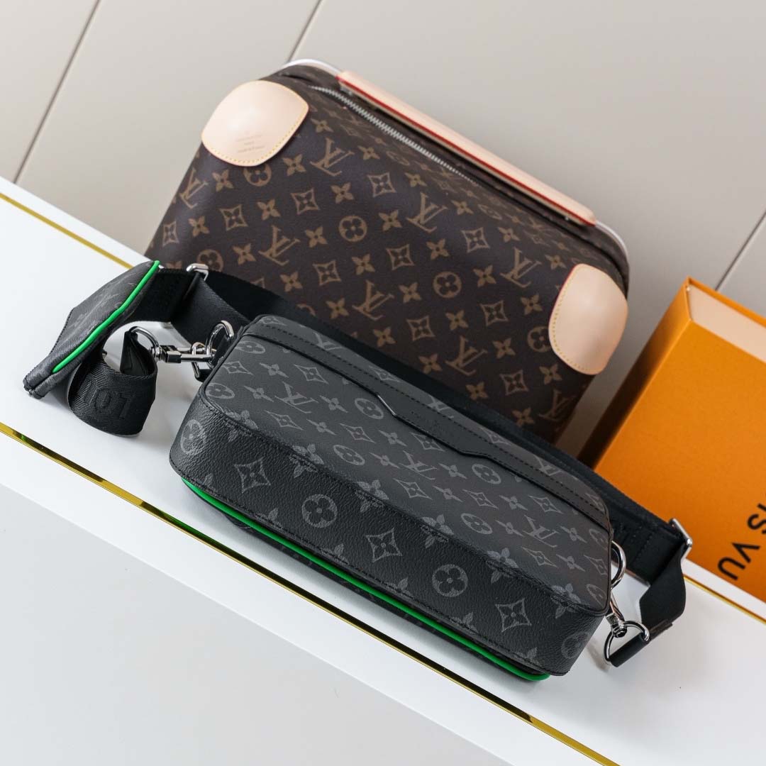 Louis Vuitton Trio Messenger bag  M26052 - DopestKickz