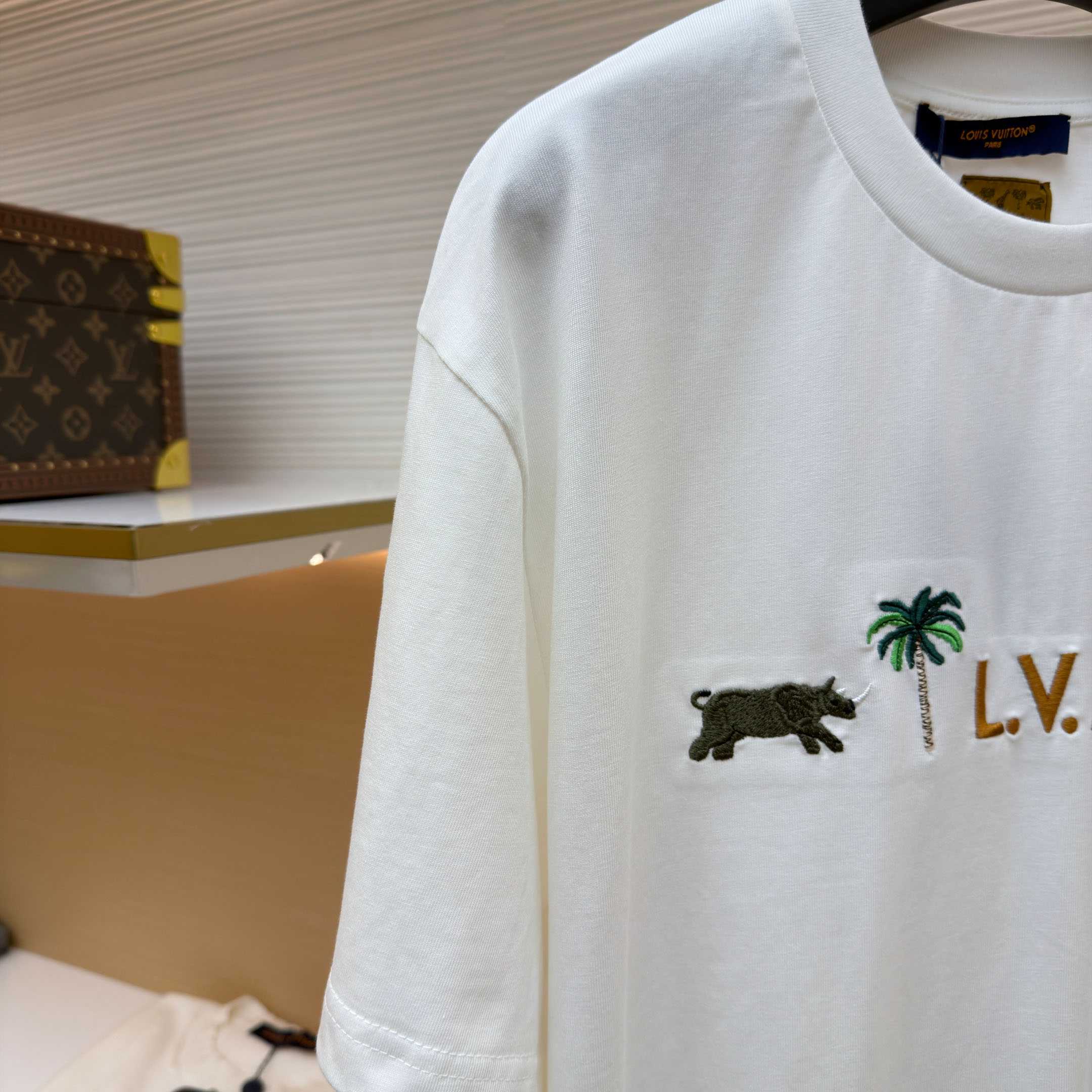 Louis Vuitton x The Darjeeling Limited Embroidered Short-Sleeved Crewneck 1AJVQO - DopestKickz