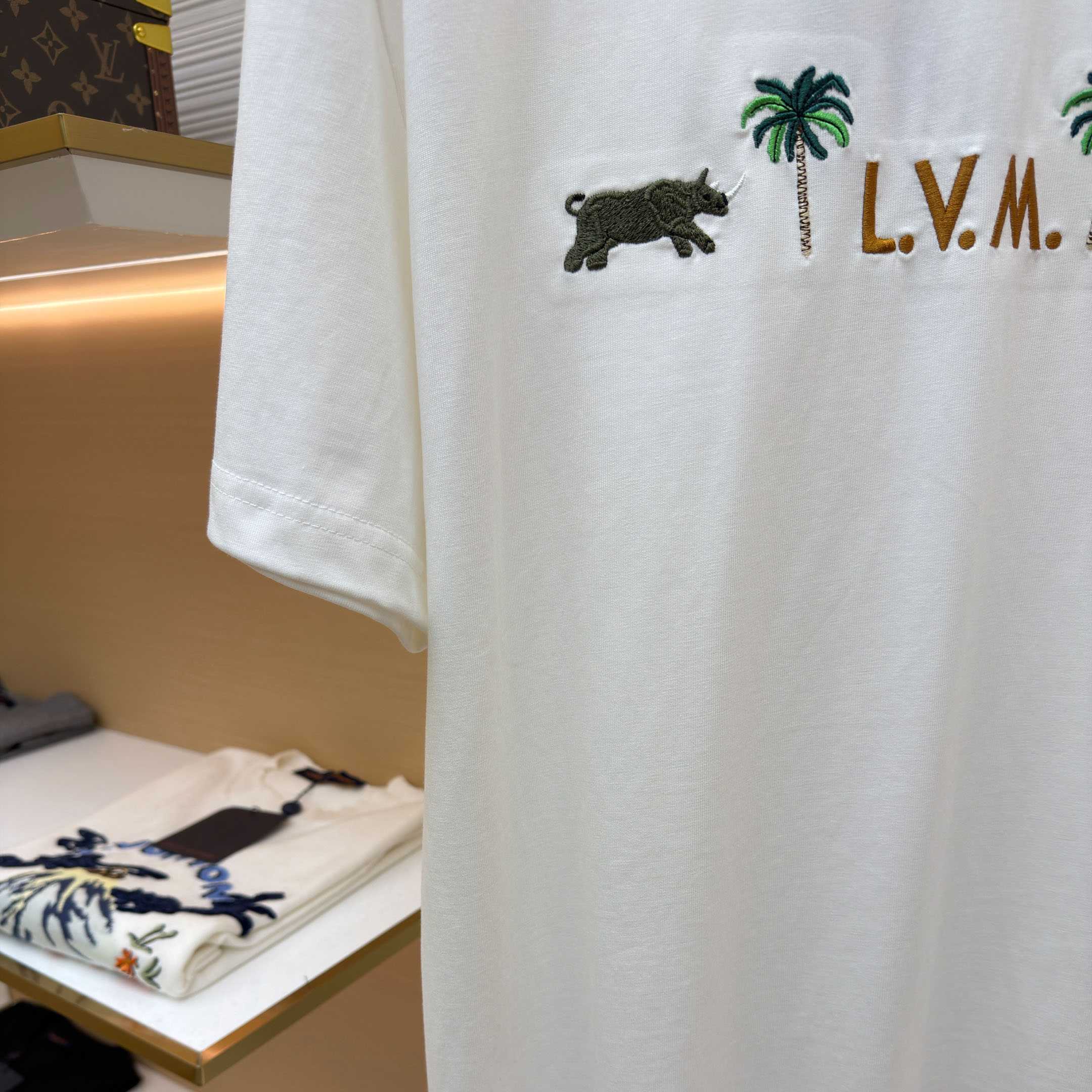 Louis Vuitton x The Darjeeling Limited Embroidered Short-Sleeved Crewneck 1AJVQO - DopestKickz