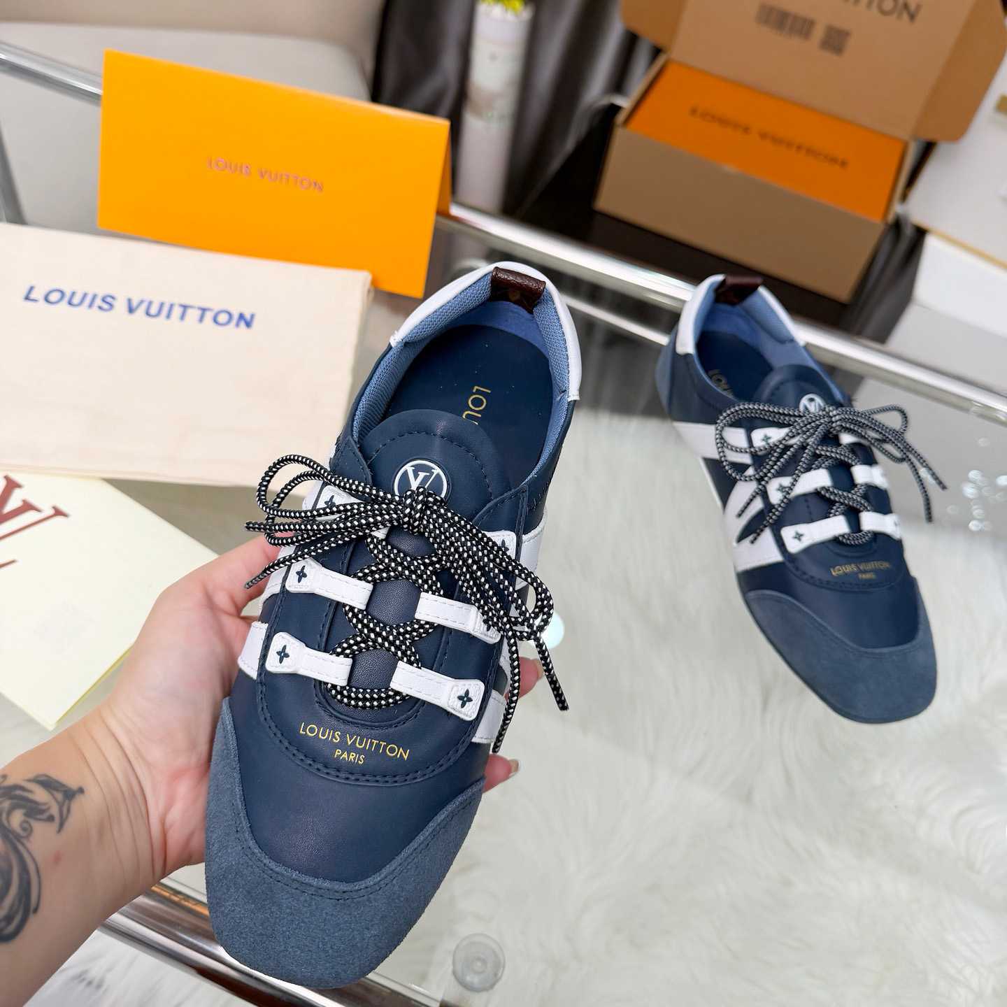 Louis Vuitton Sneakerina 1AIVLV - DopestKickz
