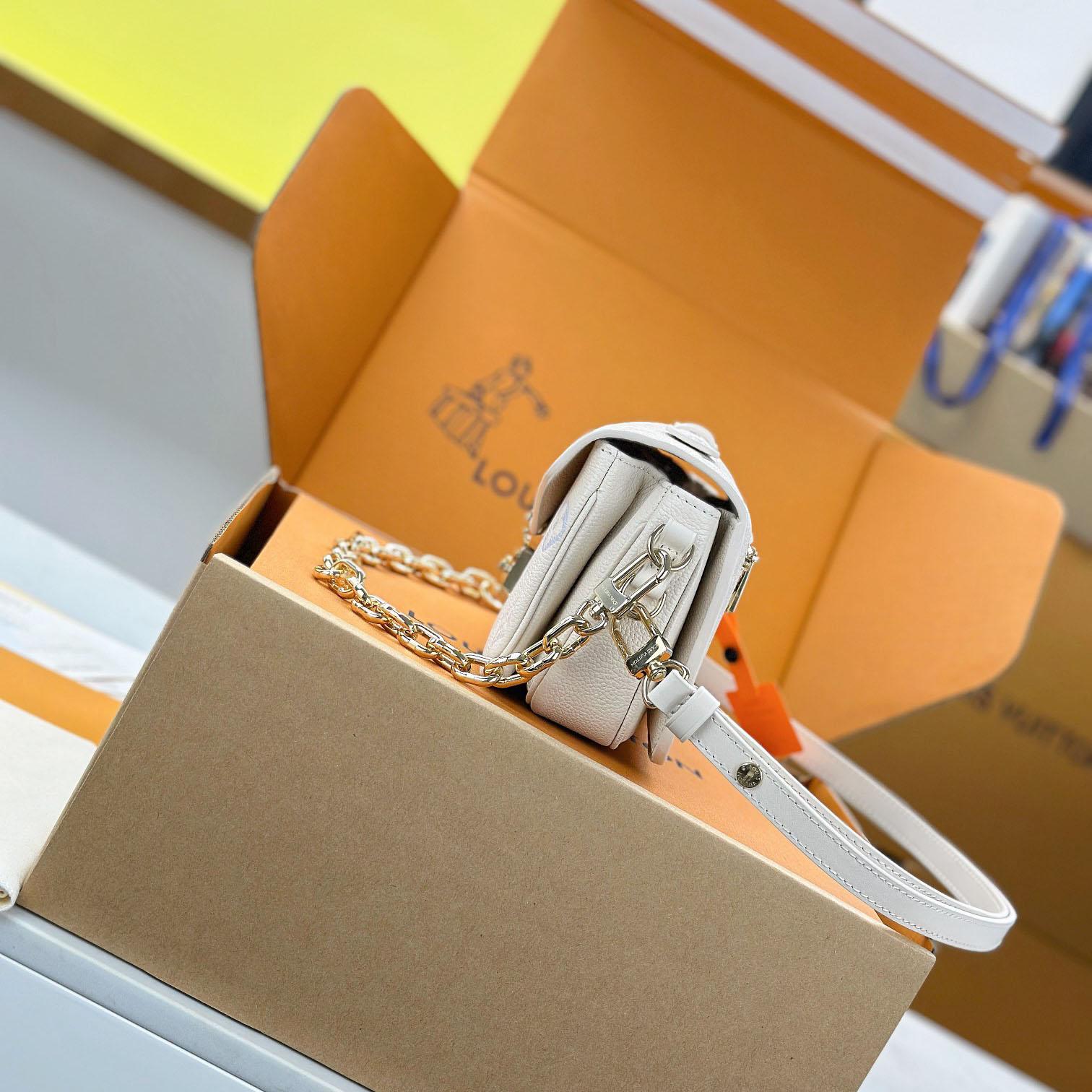 Louis Vuitton Pochette Métis East West  M25682 - DopestKickz