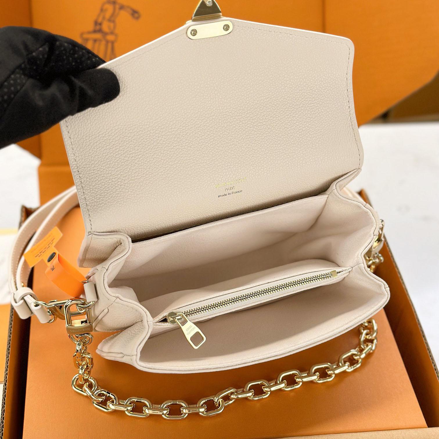 Louis Vuitton Pochette Métis East West  M25682 - DopestKickz