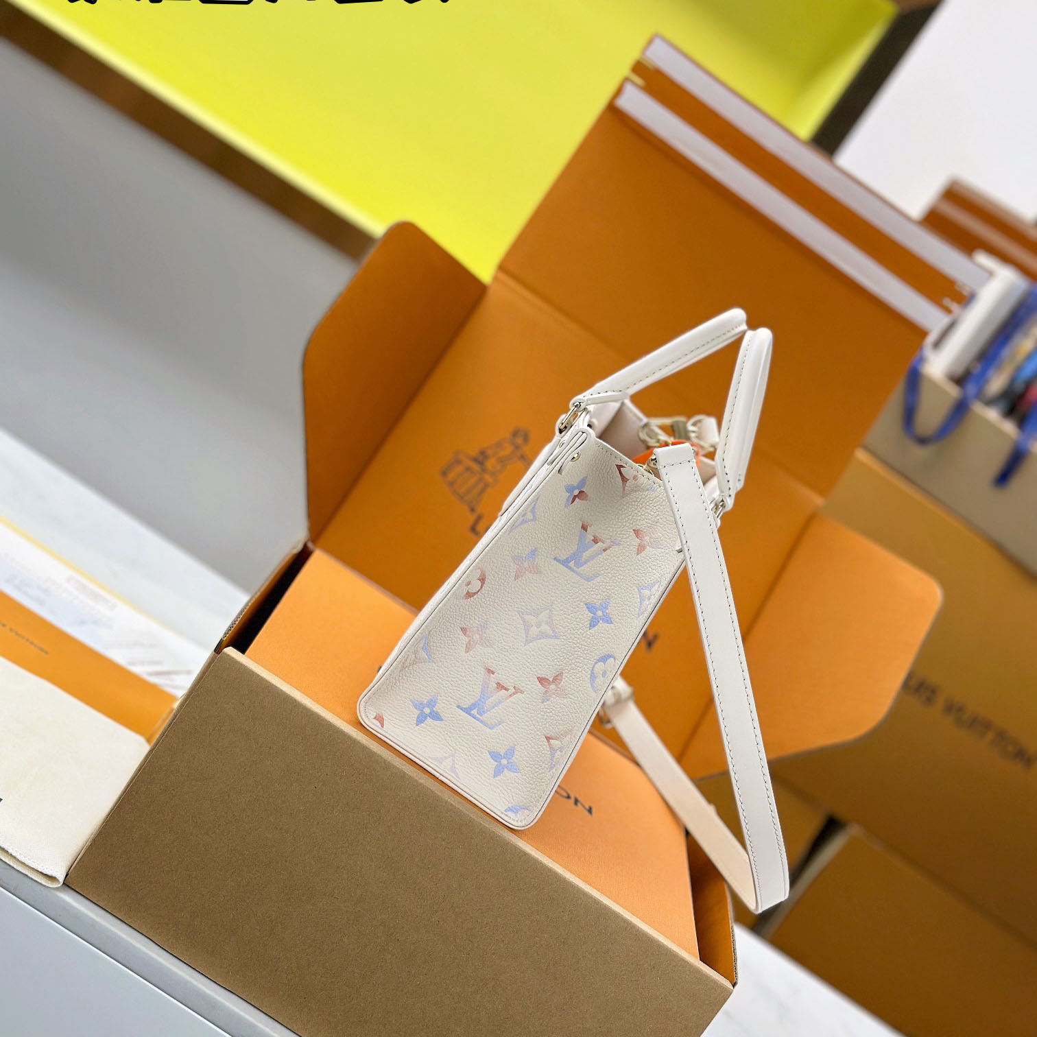 Louis Vuitton OnTheGo PM M25770 - DopestKickz