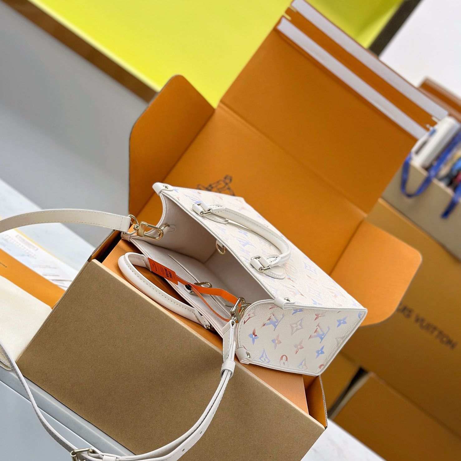 Louis Vuitton OnTheGo PM M25770 - DopestKickz