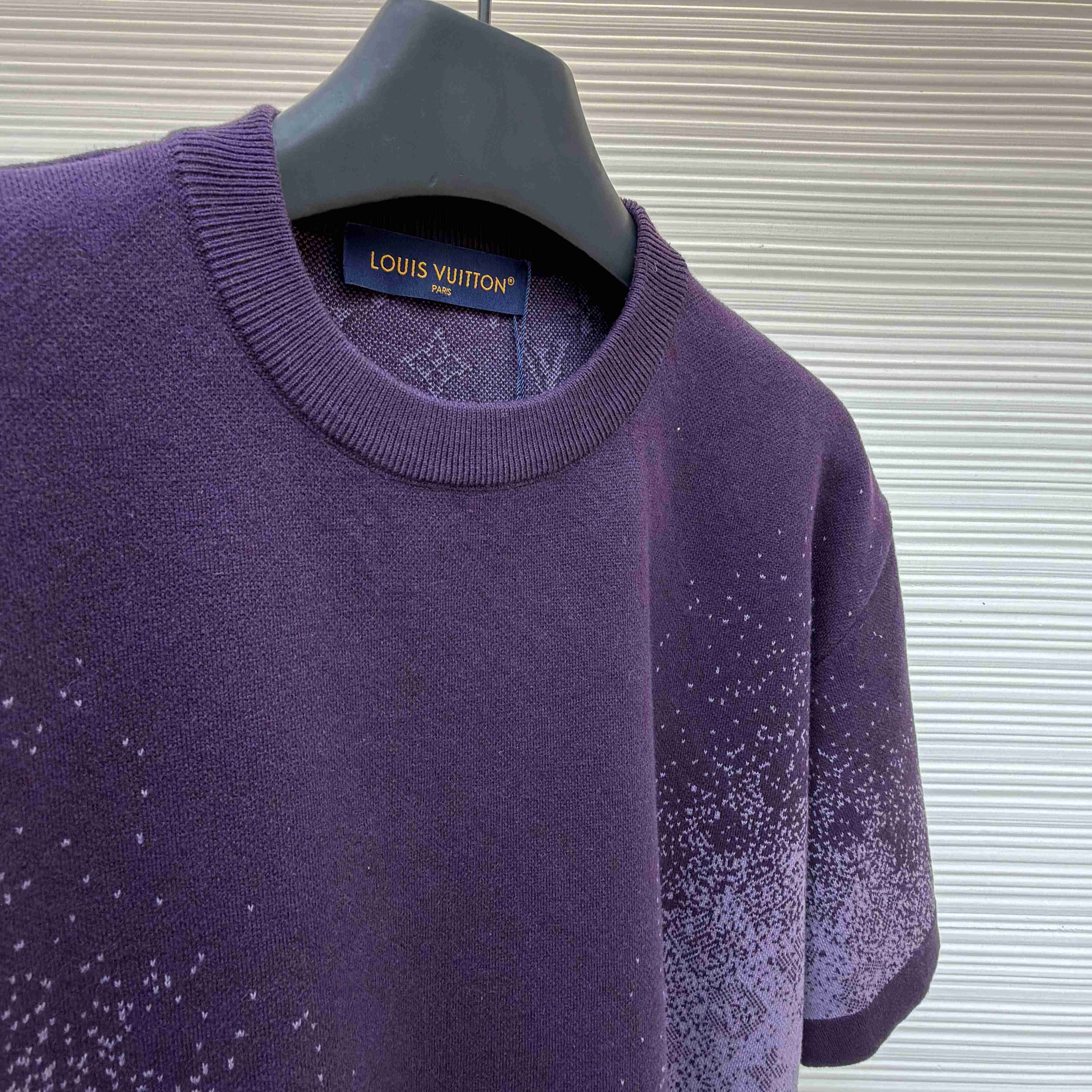  Louis Vuitton Monogram Jacquard Short-Sleeved Crewneck      1AJTV8 - DopestKickz