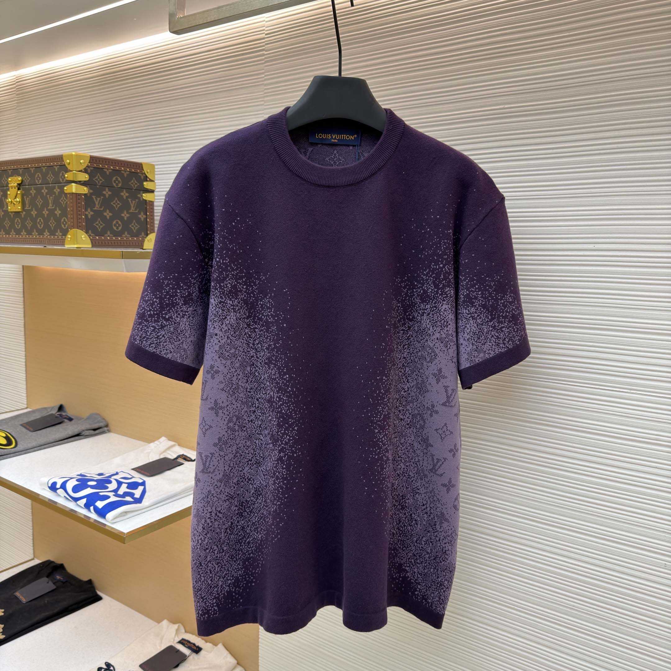  Louis Vuitton Monogram Jacquard Short-Sleeved Crewneck      1AJTV8 - DopestKickz