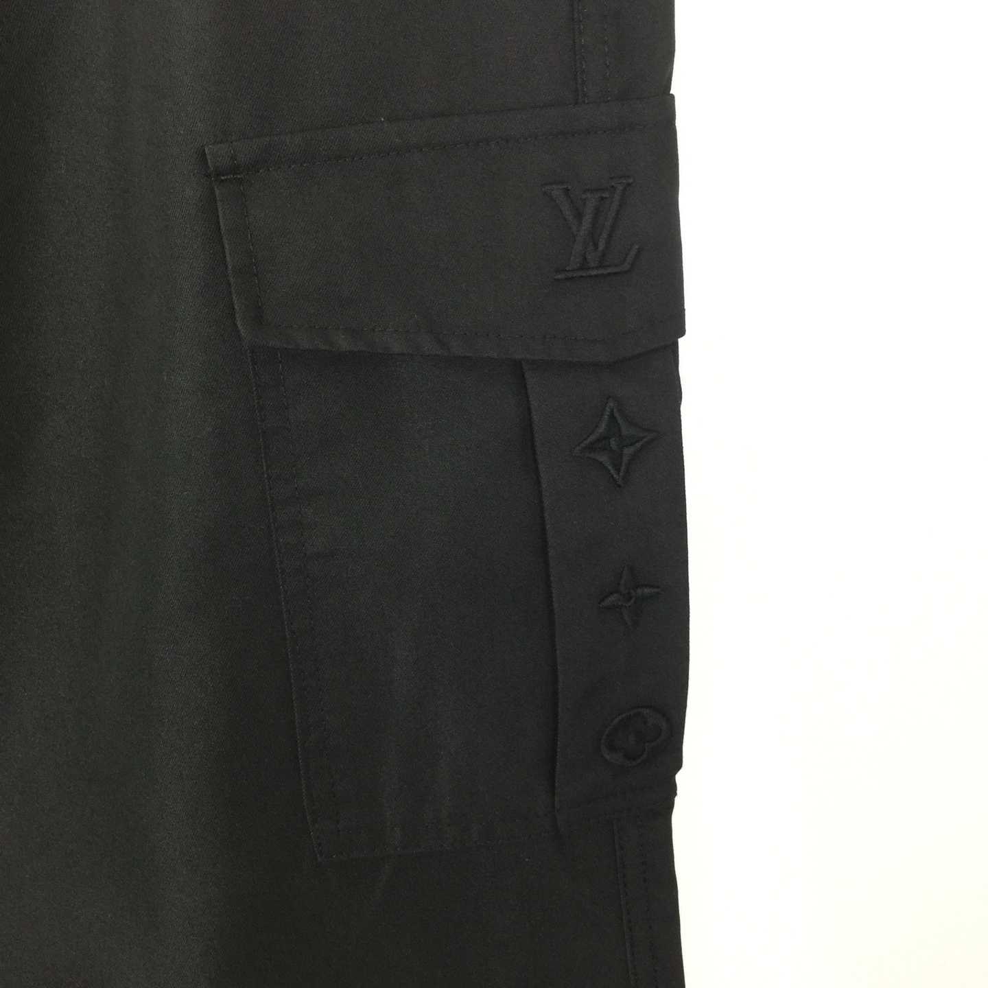 Louis Vuitton Signature Cargo Pants - DopestKickz