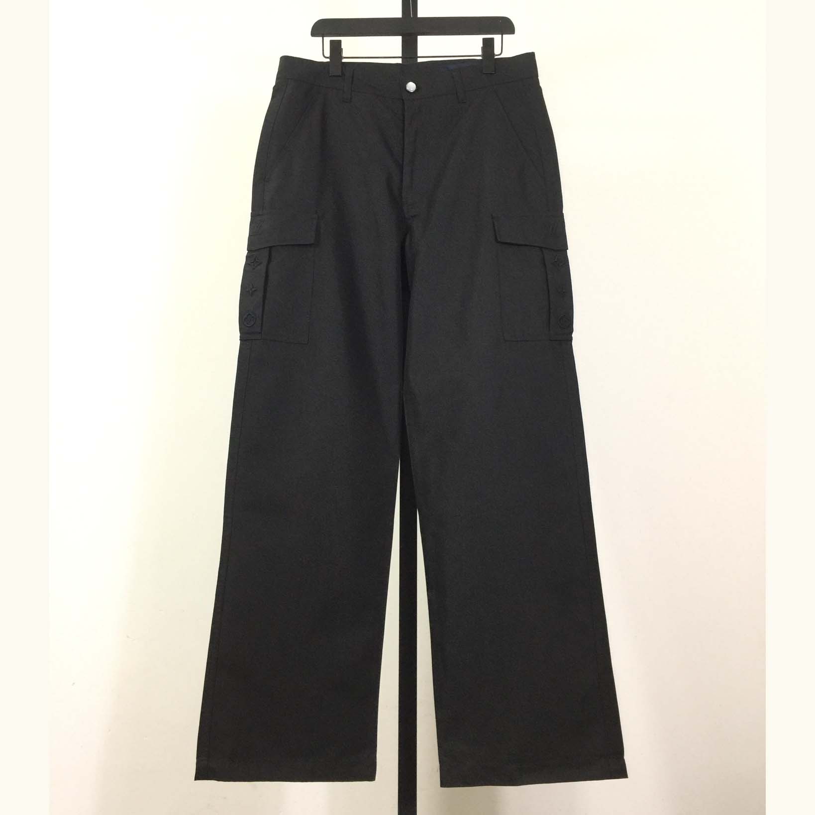 Louis Vuitton Signature Cargo Pants - DopestKickz