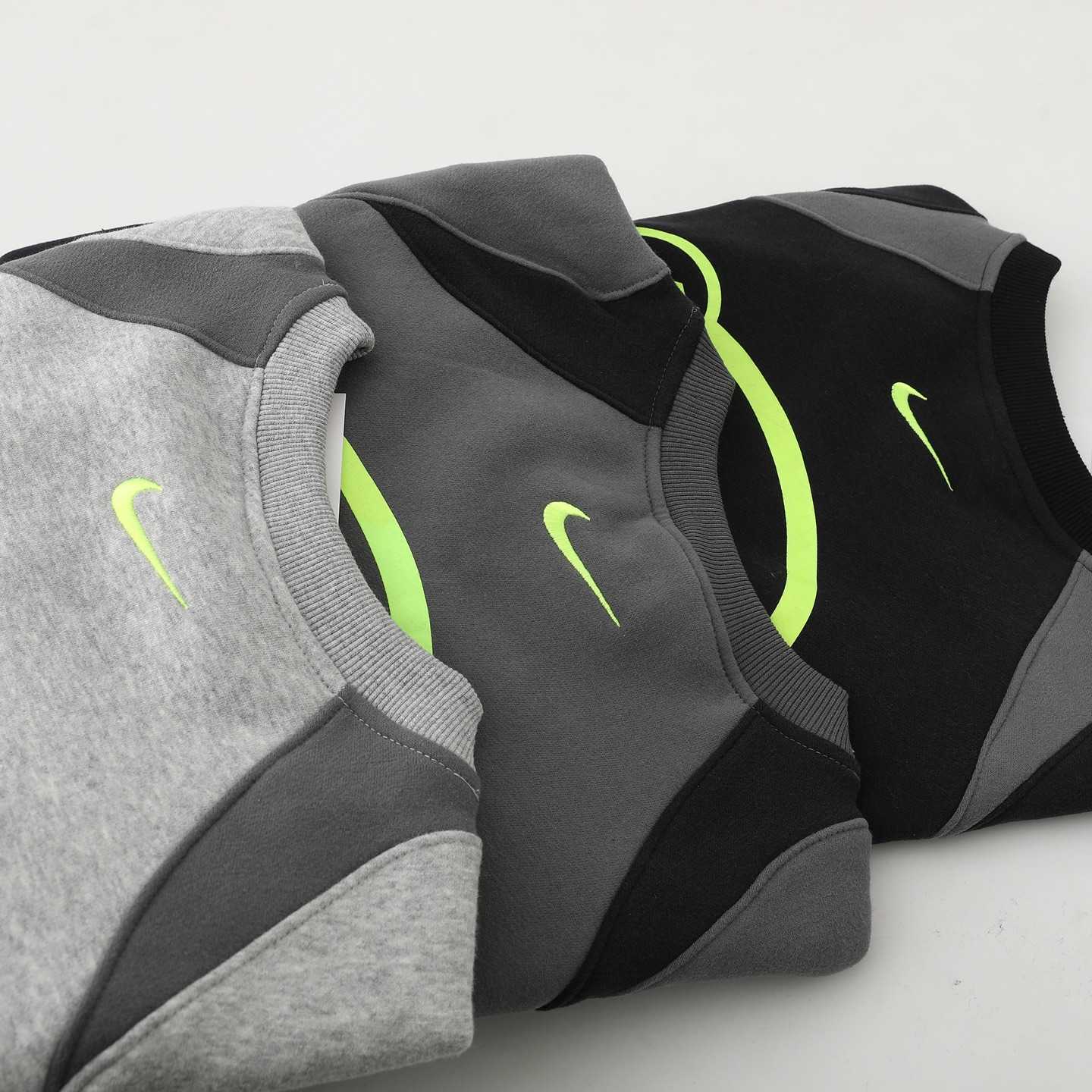 Palace x Nike Total P90 Crew - DopestKickz