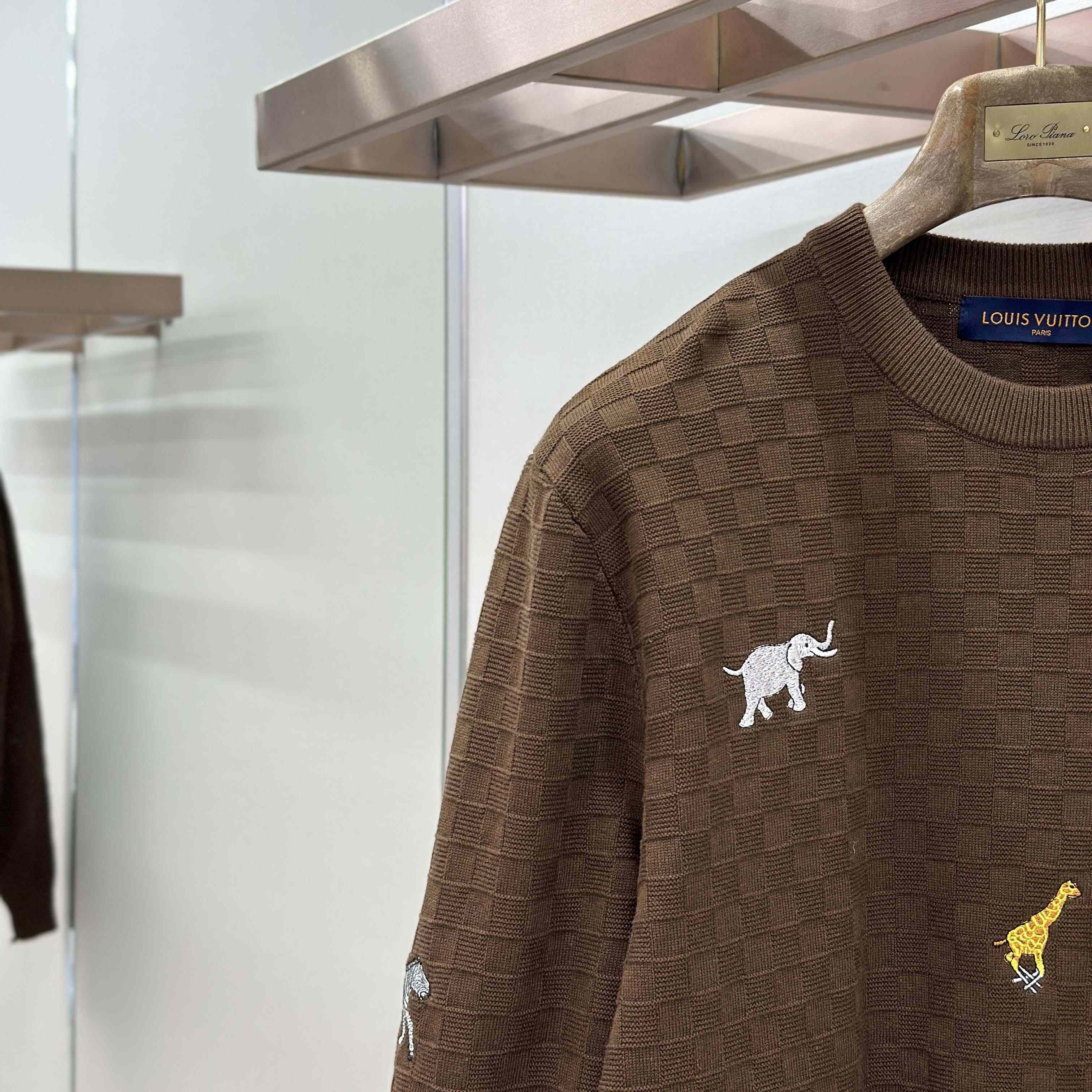 Louis Vuitton LV x The The Darjeeling Limited Embroidered Long-Sleeved Crewneck    1AJTYG - DopestKickz