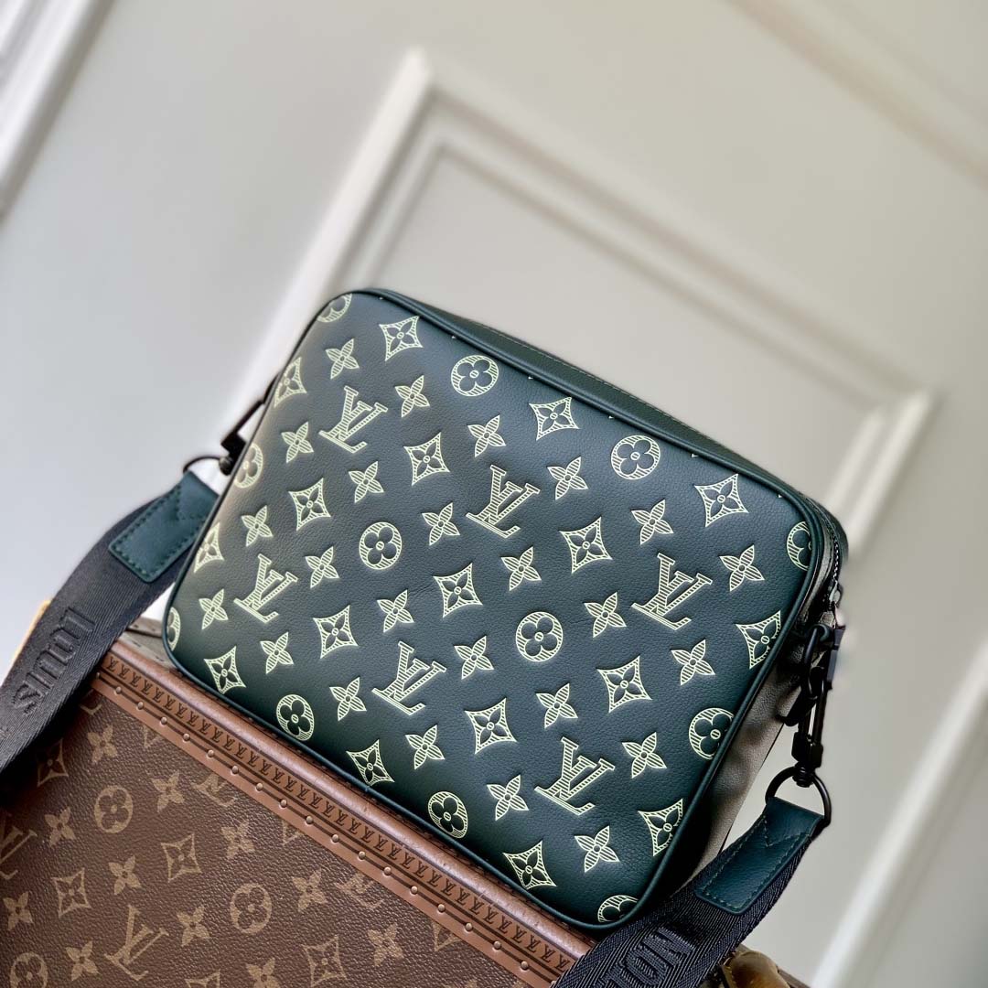 Louis Vuitton Trio Messenger   M27154 - DopestKickz