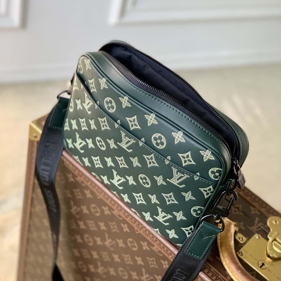 Louis Vuitton Trio Messenger   M27154 - DopestKickz